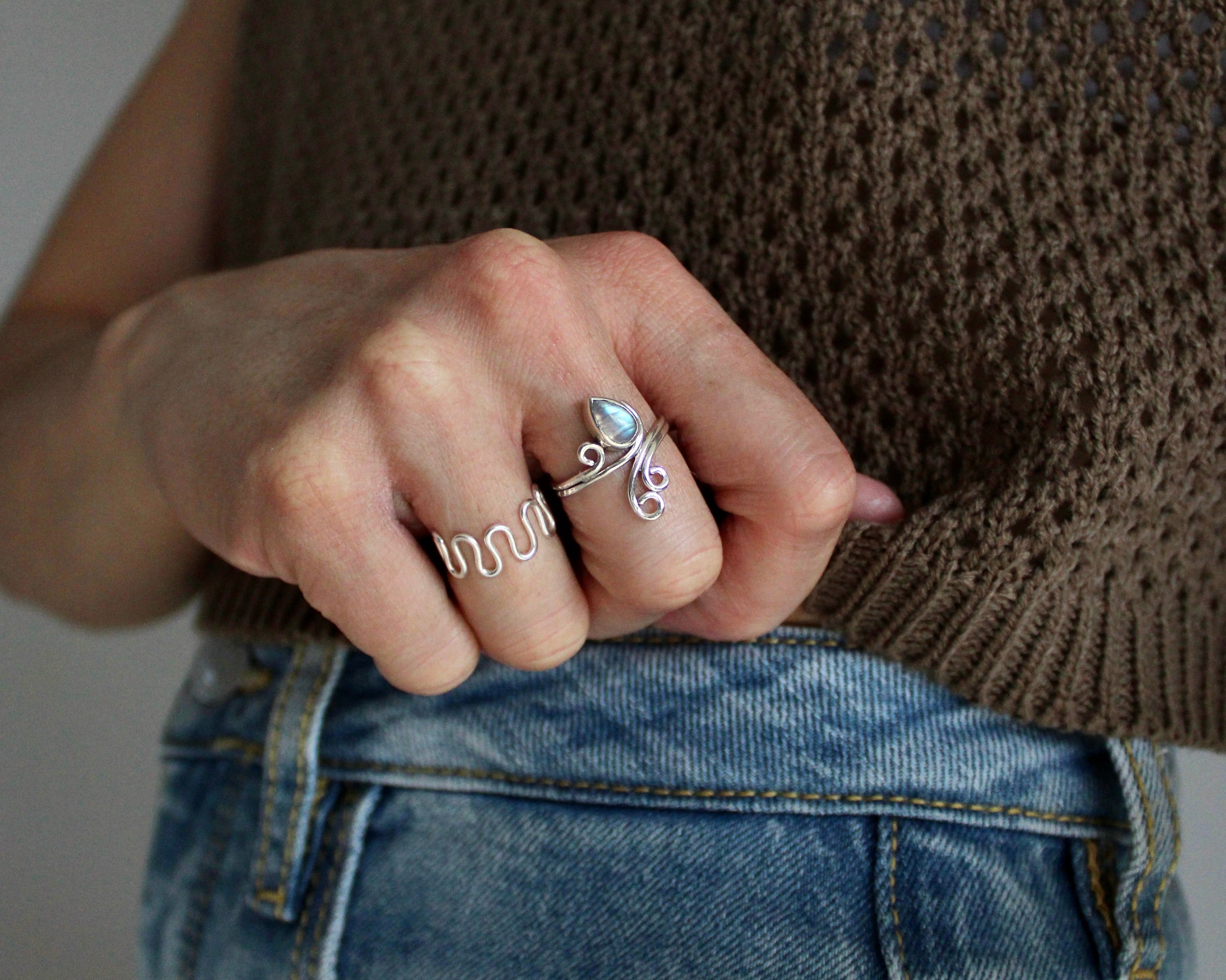 DÉLICATE, bague argent sterling et pierre semi-précieuse, pierre de lune.