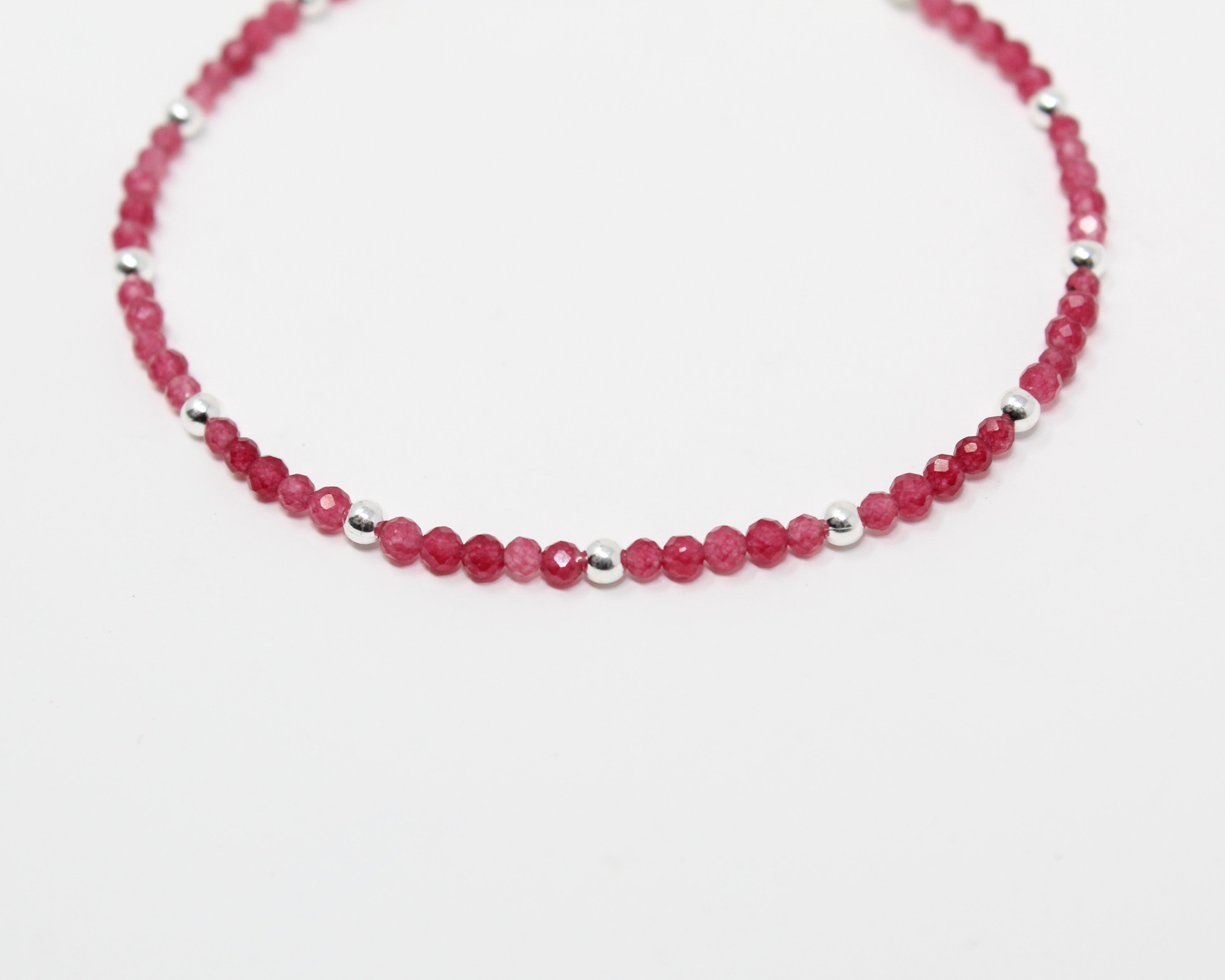 Rubis, bracelet pierre semi-précieuse et argent sterling.