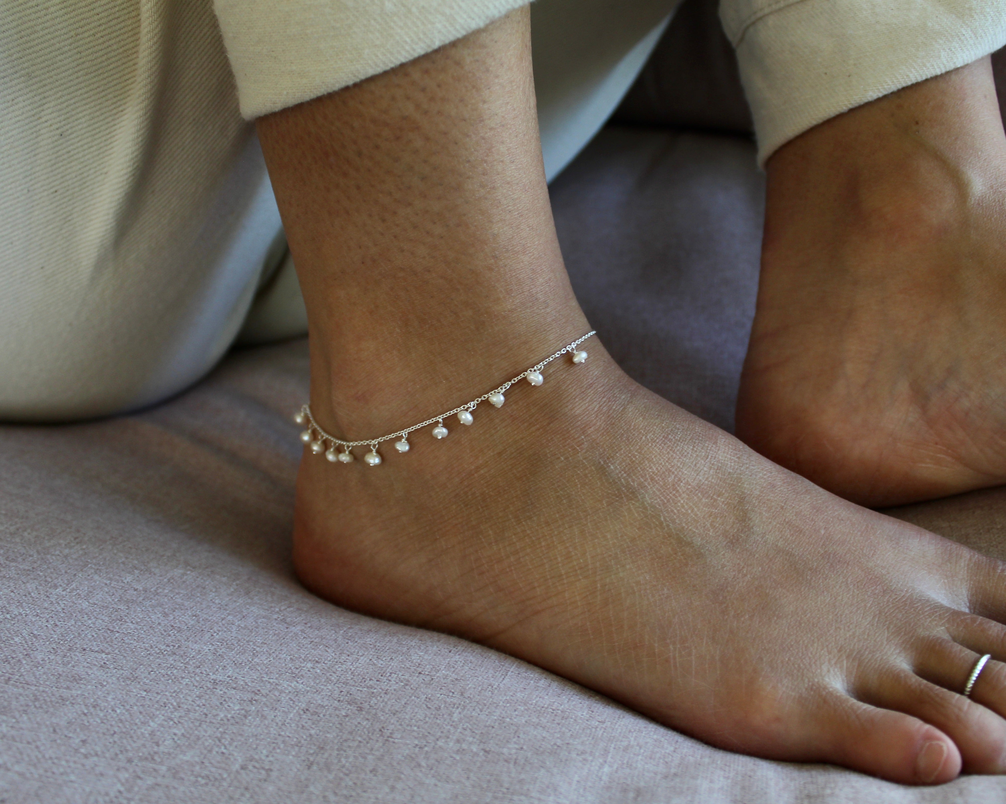 BLANCHE, bracelet de cheville argent sterling et perles.