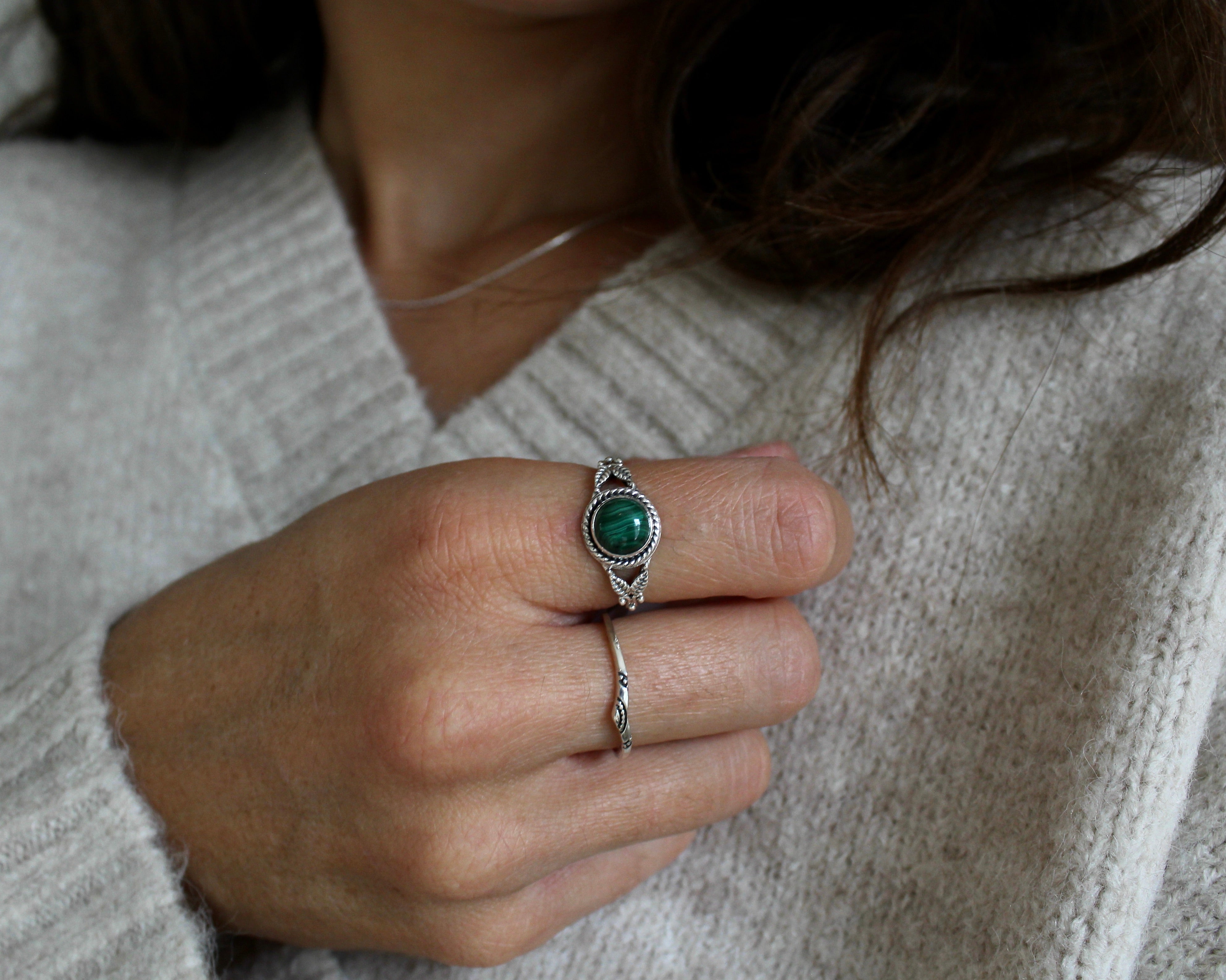 BELLE, bague argent et pierre semi-précieuse, malachite.