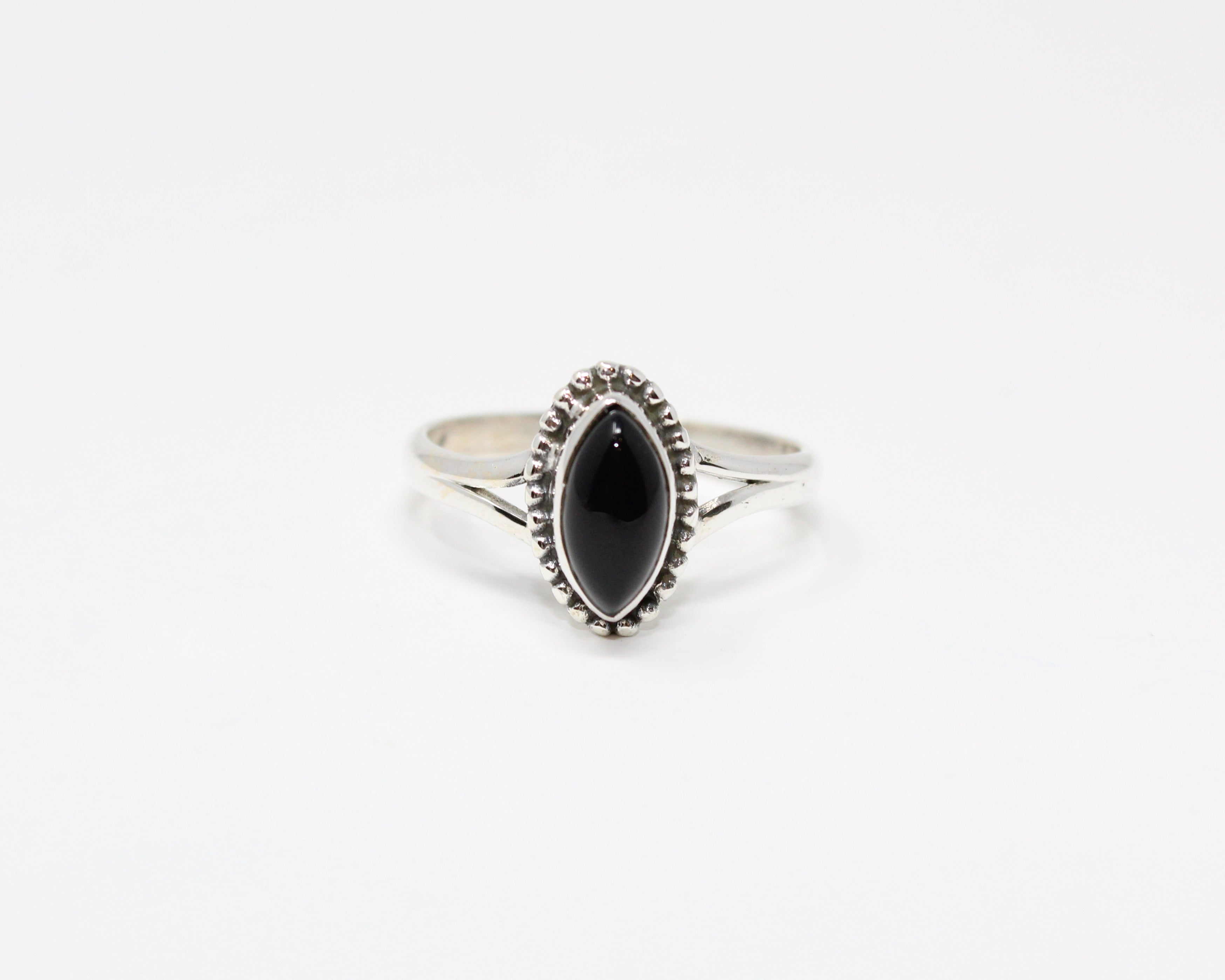 Abondance, bague argent sterling et pierre semi-précieuse, onyx.