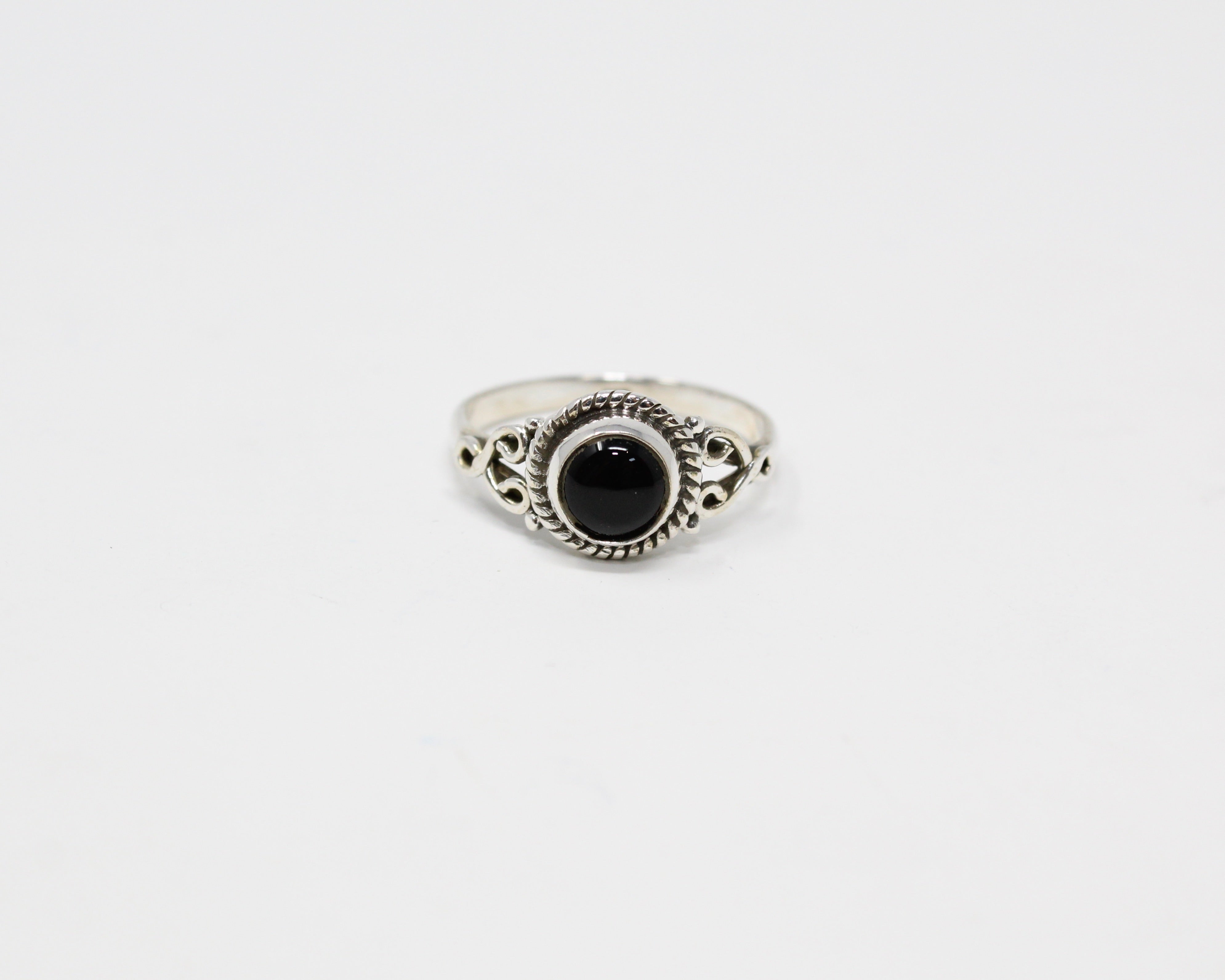 INTUITION, bague argent et pierre semi-précieuse, onyx.