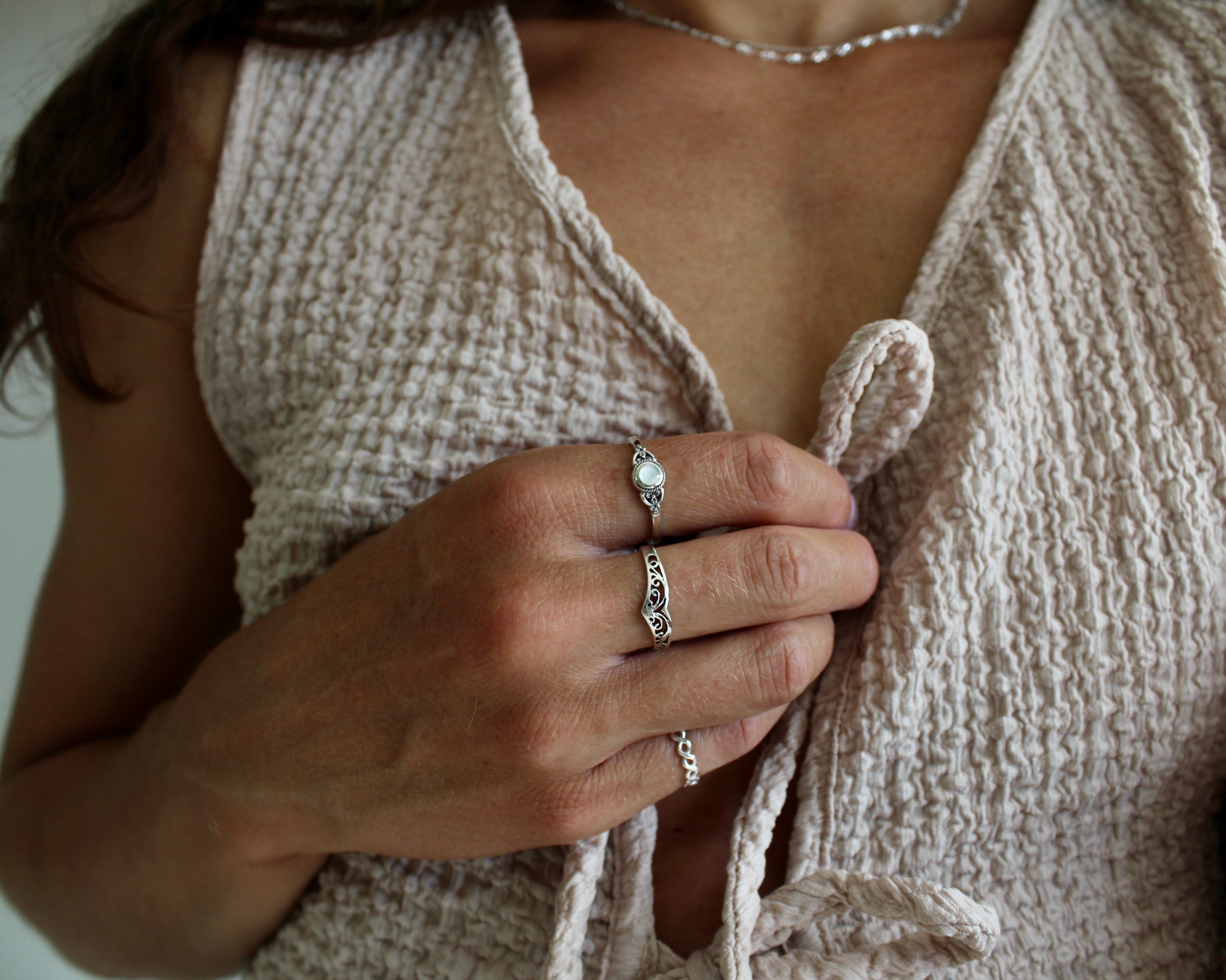 SPIRUL, bague argent sterling et nacre de perle.