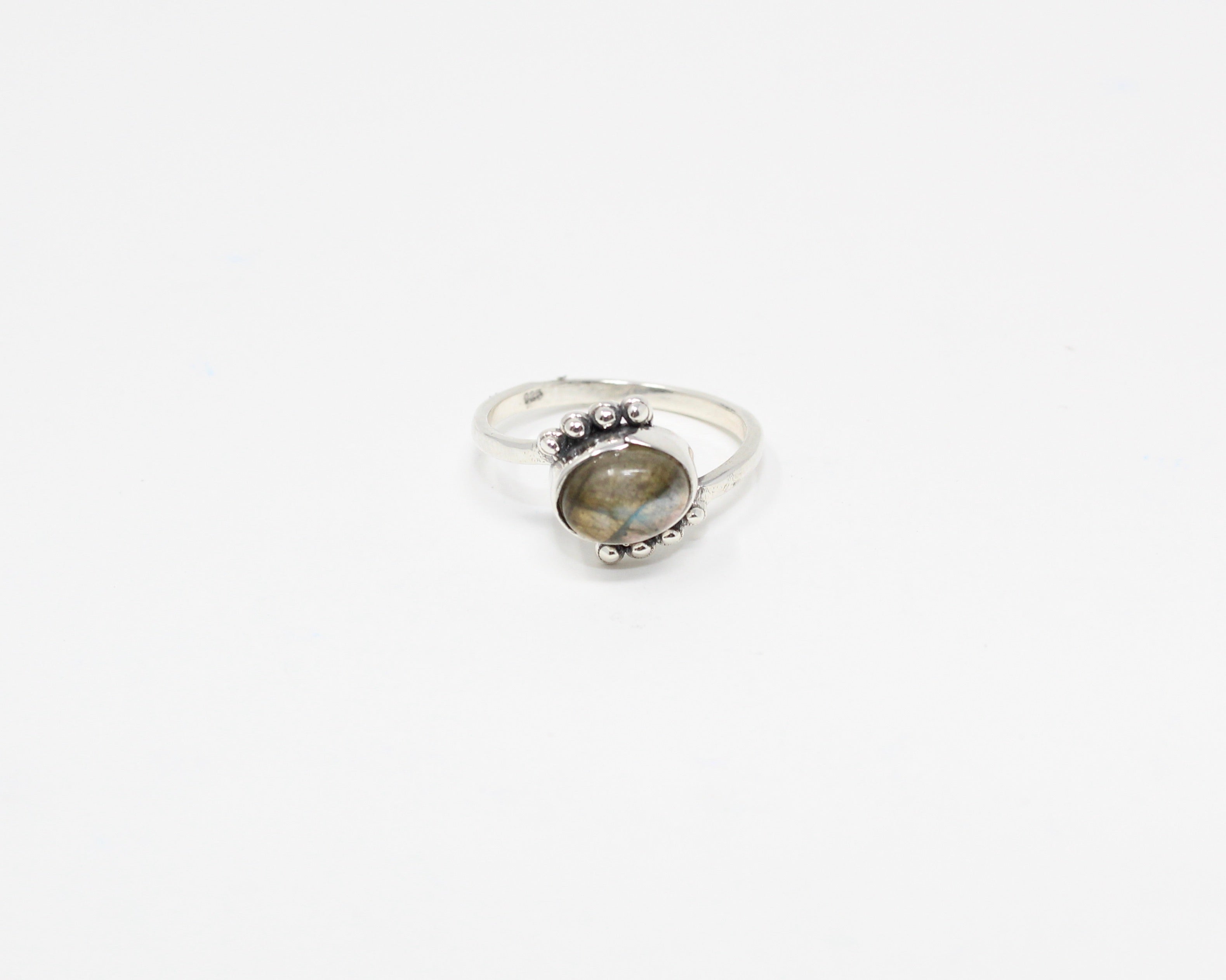 RIEUSE, bague argent sterling et pierre semi-précieuse, labradorite.