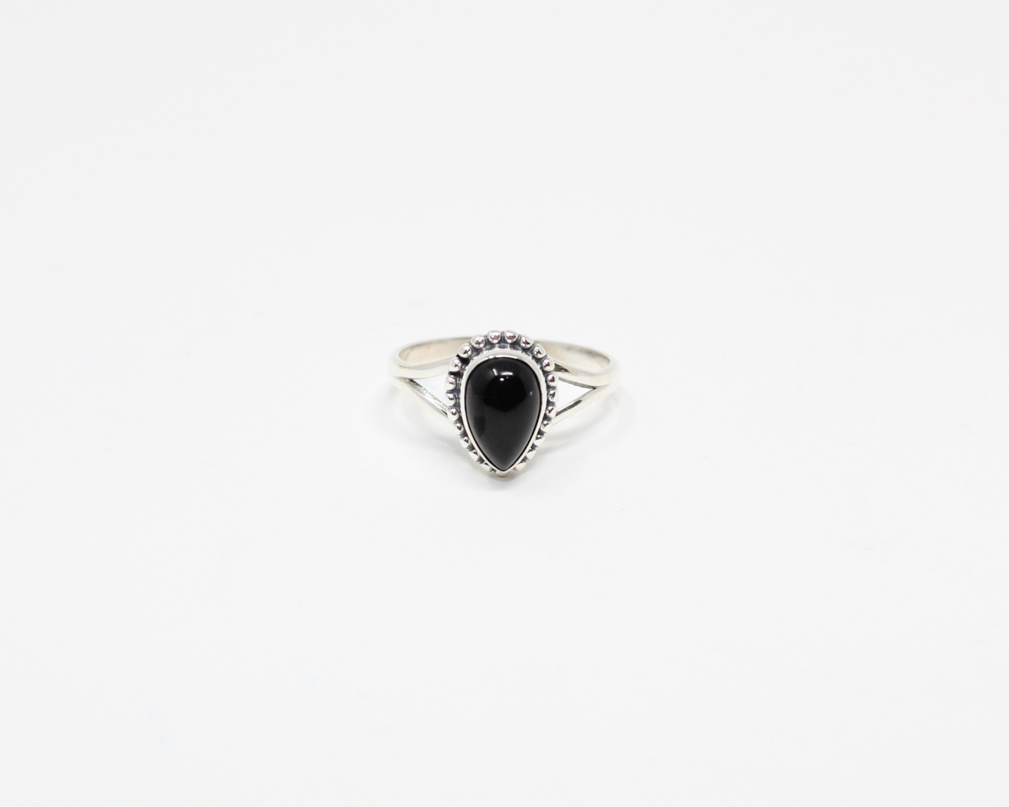 HARA, bague argent sterling et pierre semi-précieuse, onyx.