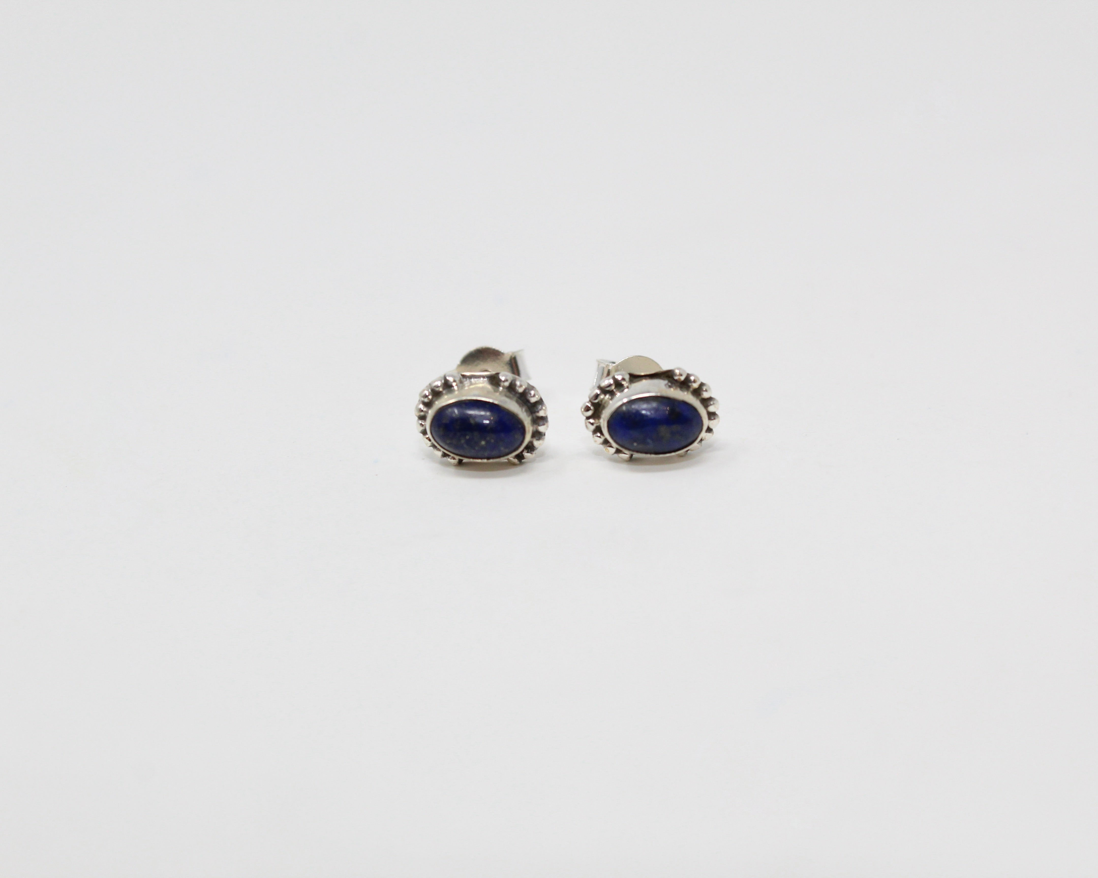 Rieuse, boucles d'oreilles argent sterling et pierre semi-précieuse, lapis-lazuli.