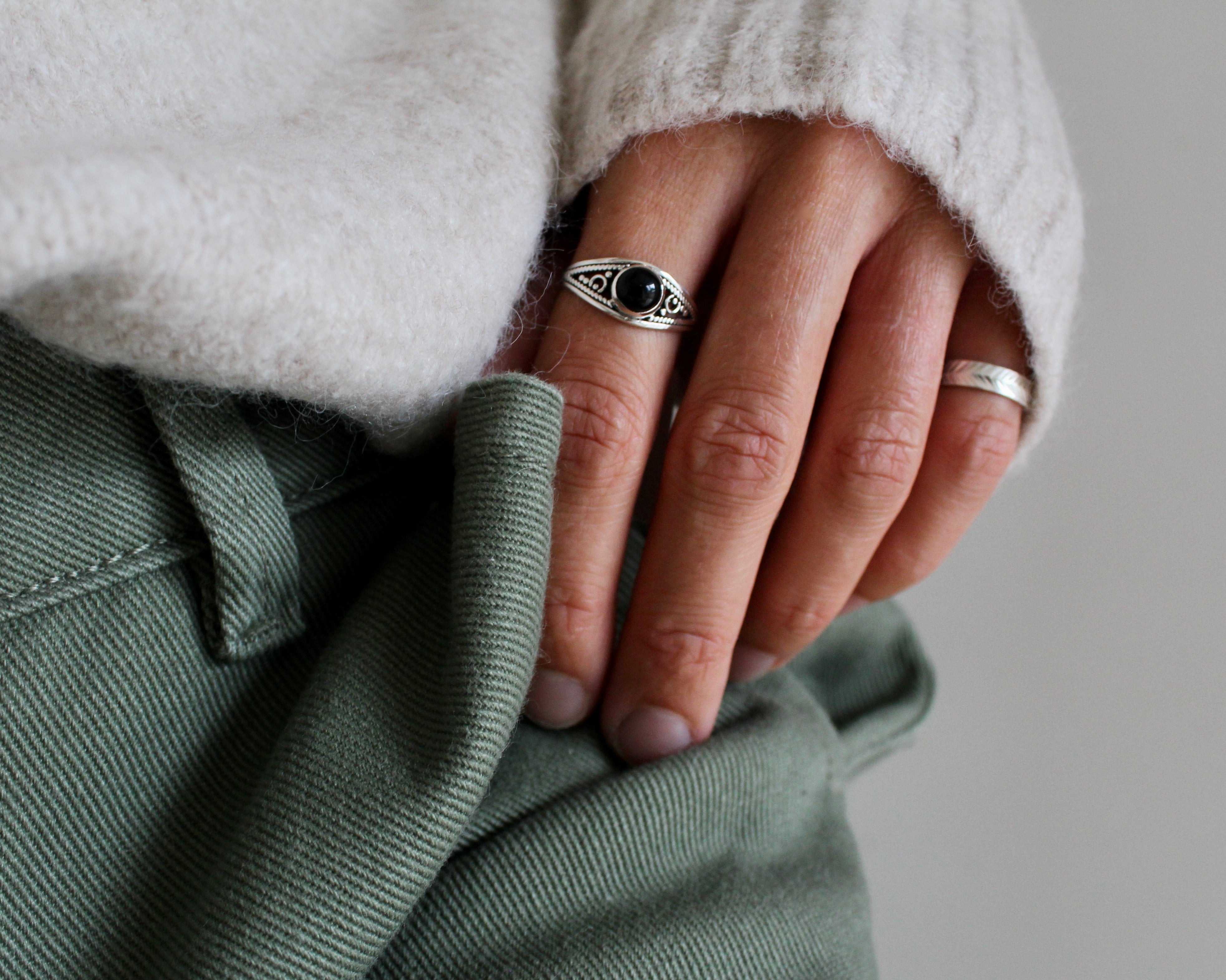 SAVANTE, bague argent sterling et pierre semi-précieuse, onyx.