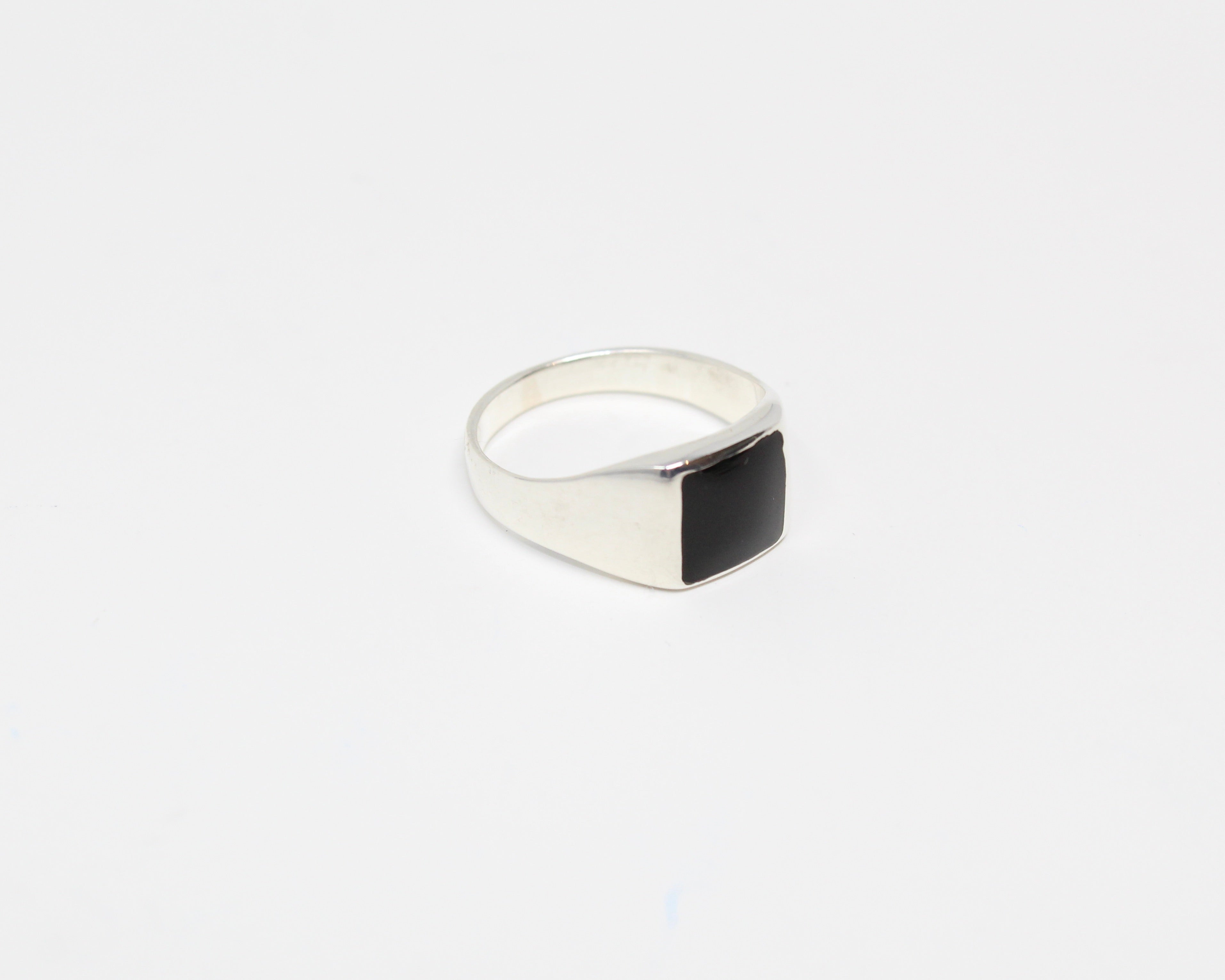 VOROS, bague argent sterling et onyx, pierre semi-précieuse.