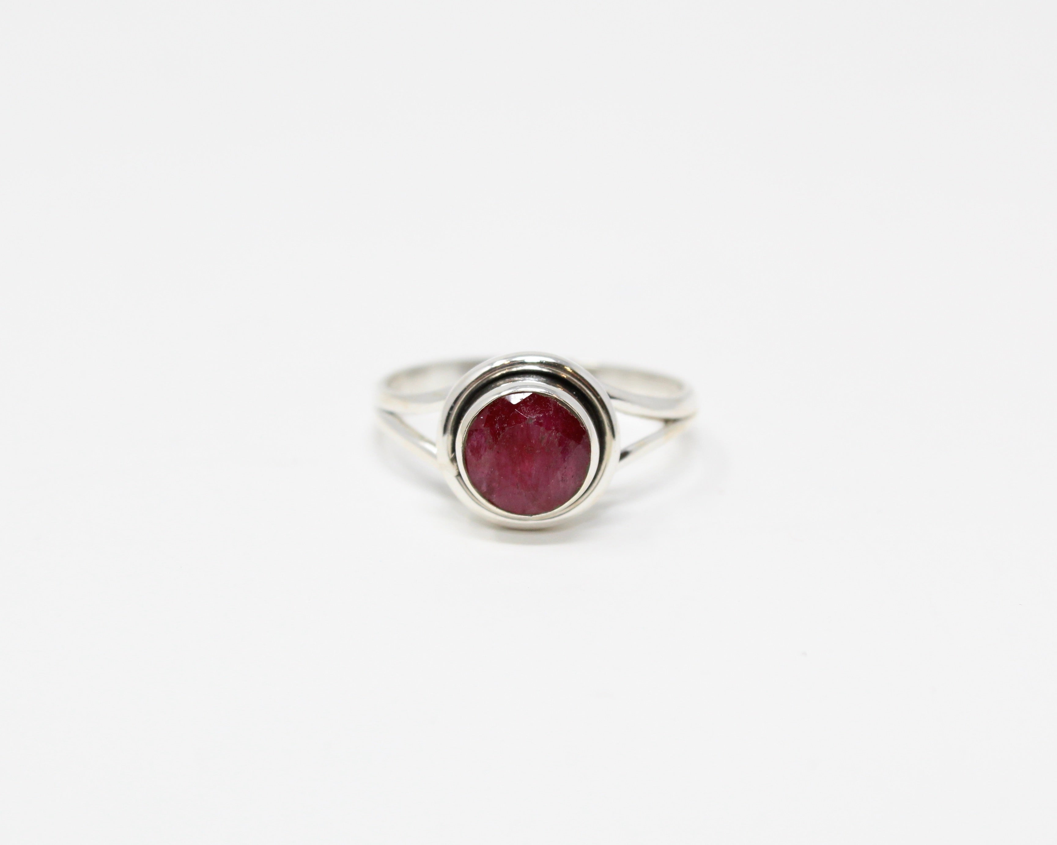 CHARME, bague argent sterling et pierre semi-précieuse, rubis.