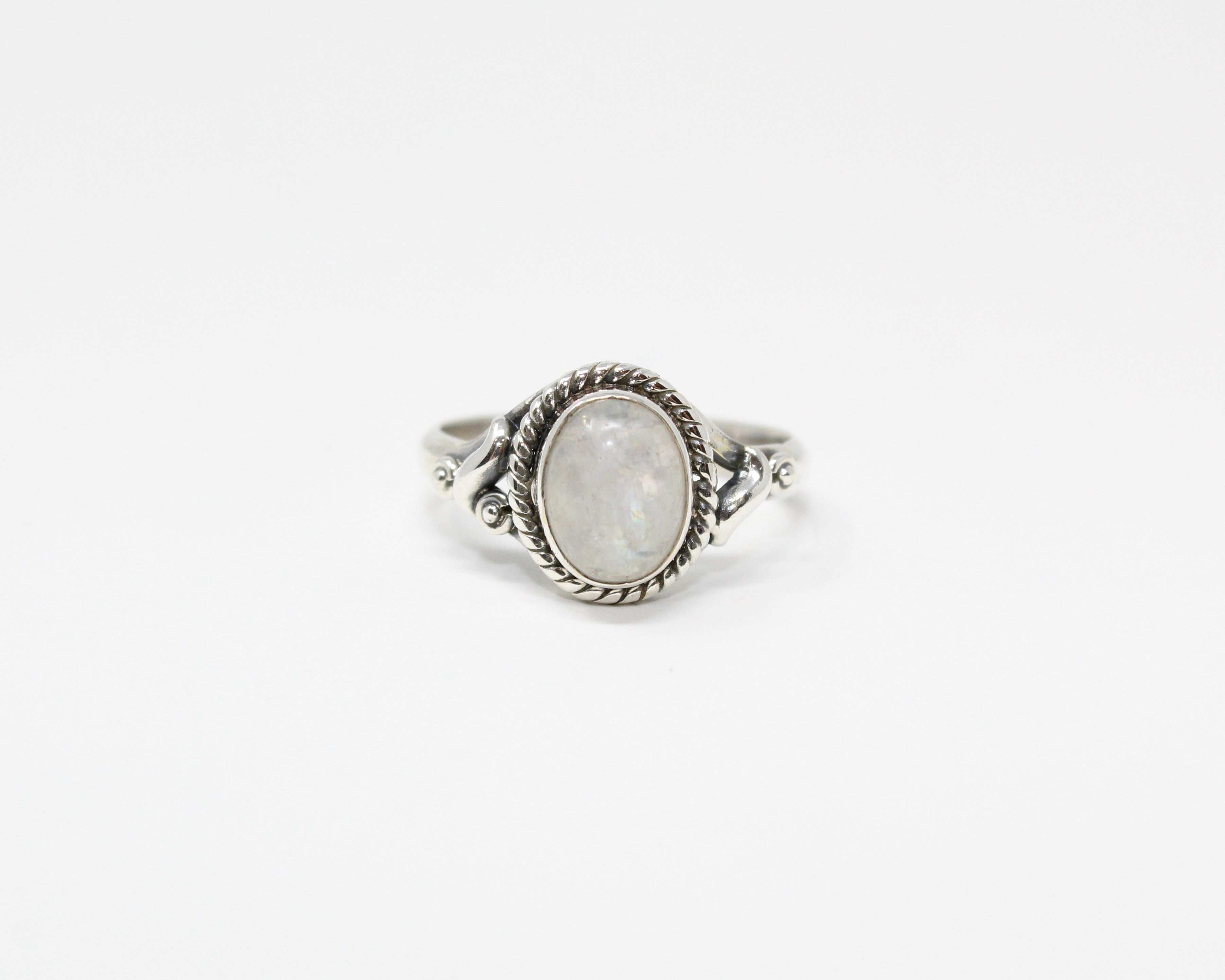 Grace, bague argent sterling et pierre semi-précieuse, pierre de lune.