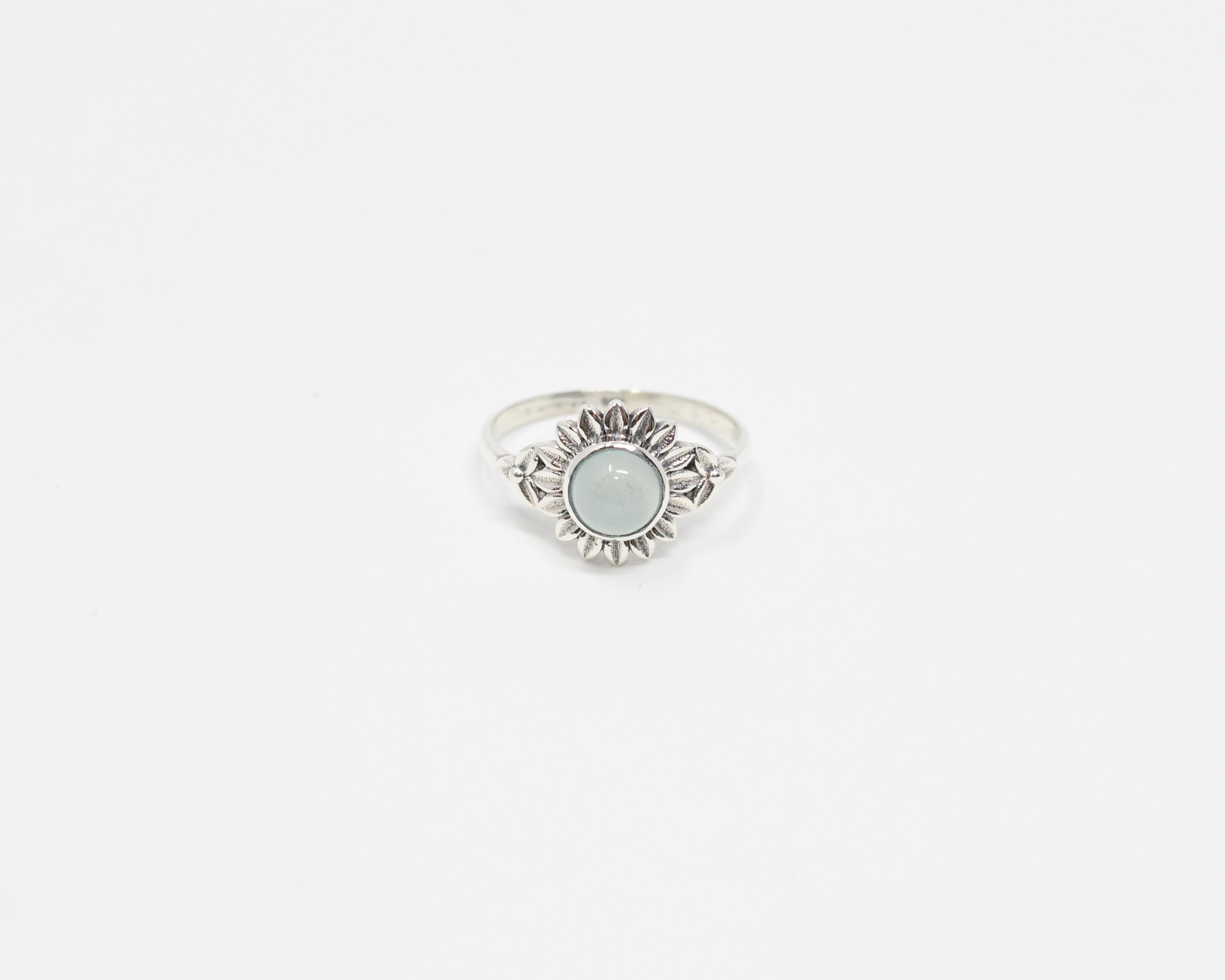 SOLITAIRE, bague argent sterling et pierre semi-précieuse, calcédoine bleu.