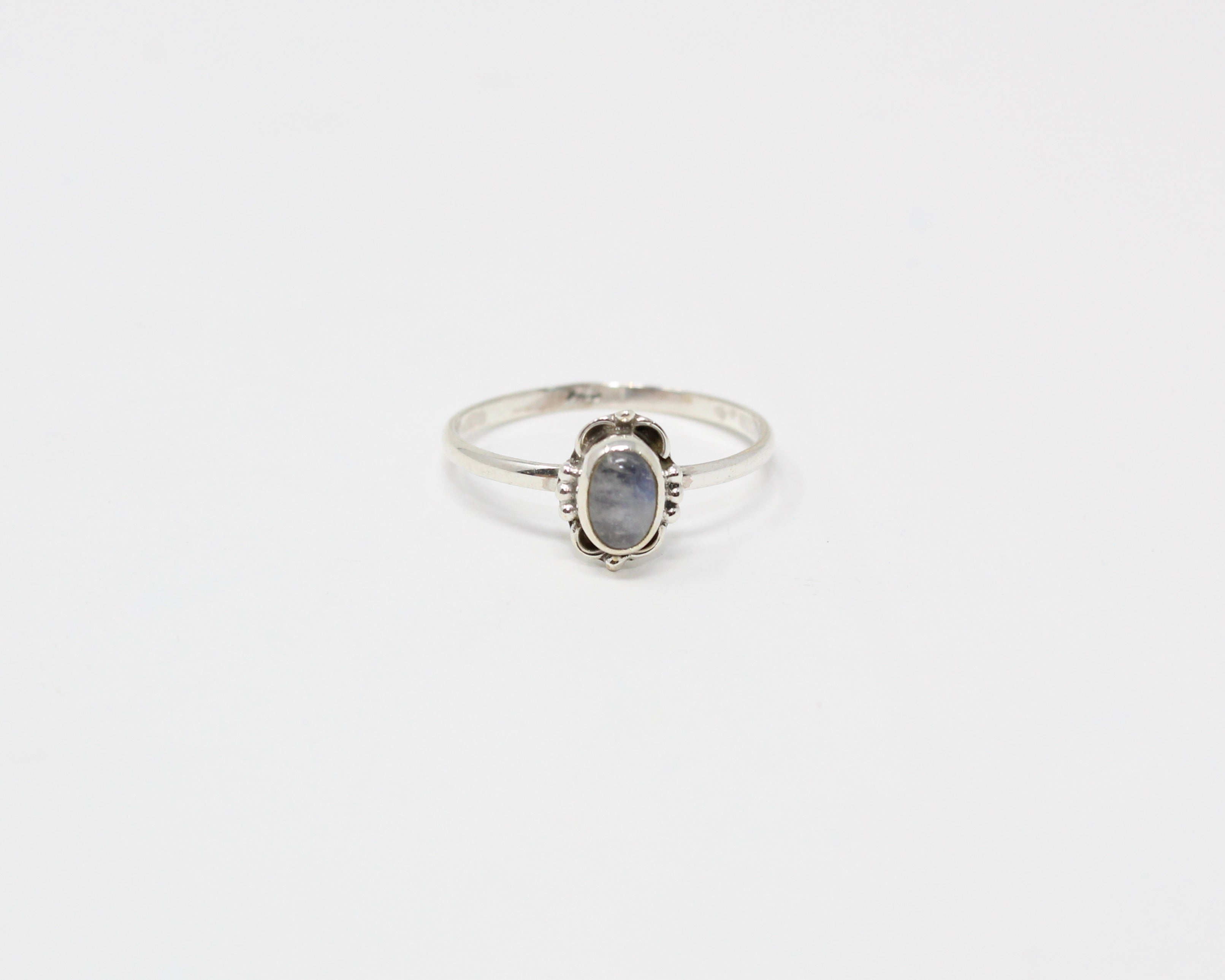 ÉQUILIBRE, bague argent et pierre semi-précieuse, pierre de lune.