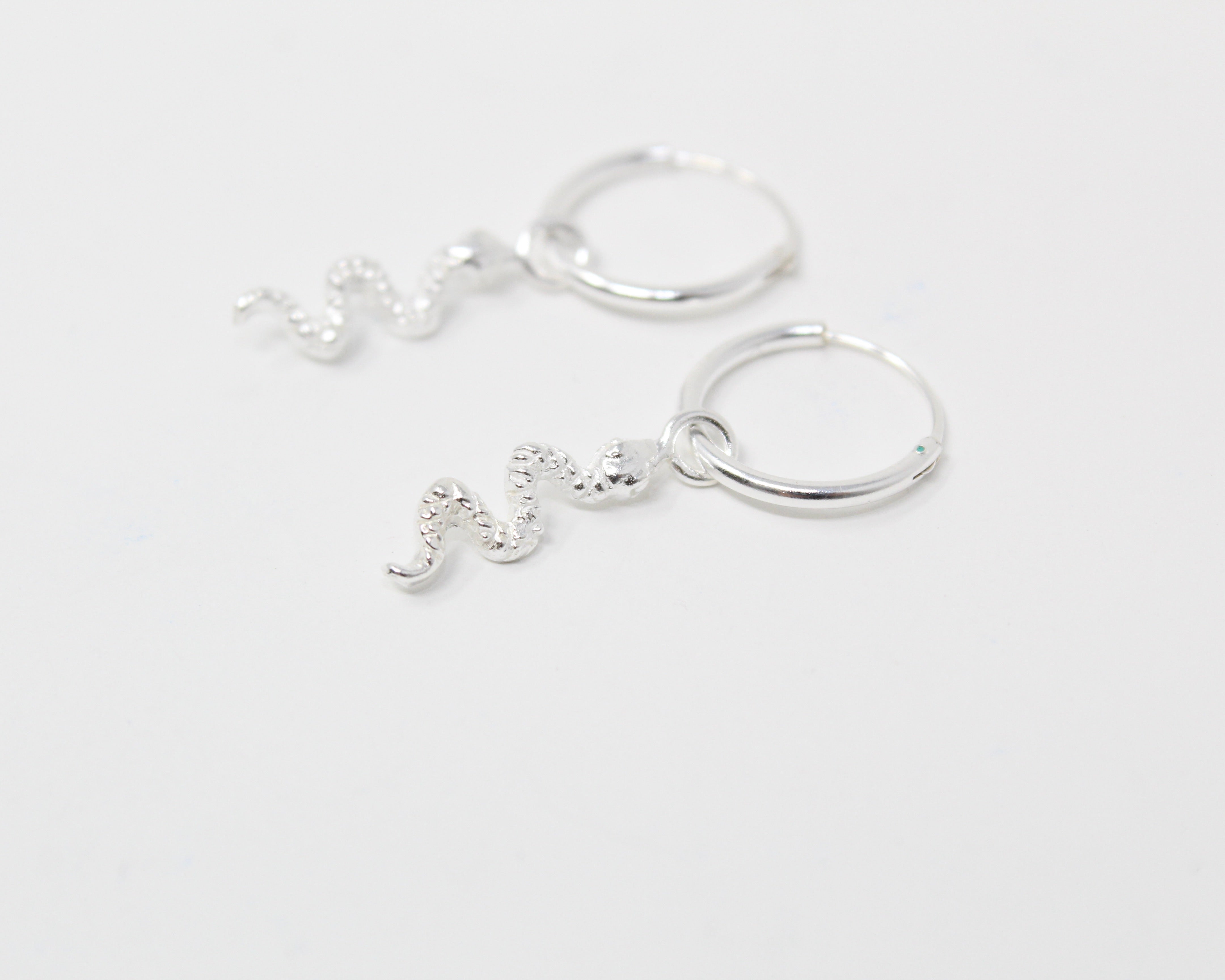 COBRA, boucle d'oreille argent sterling.