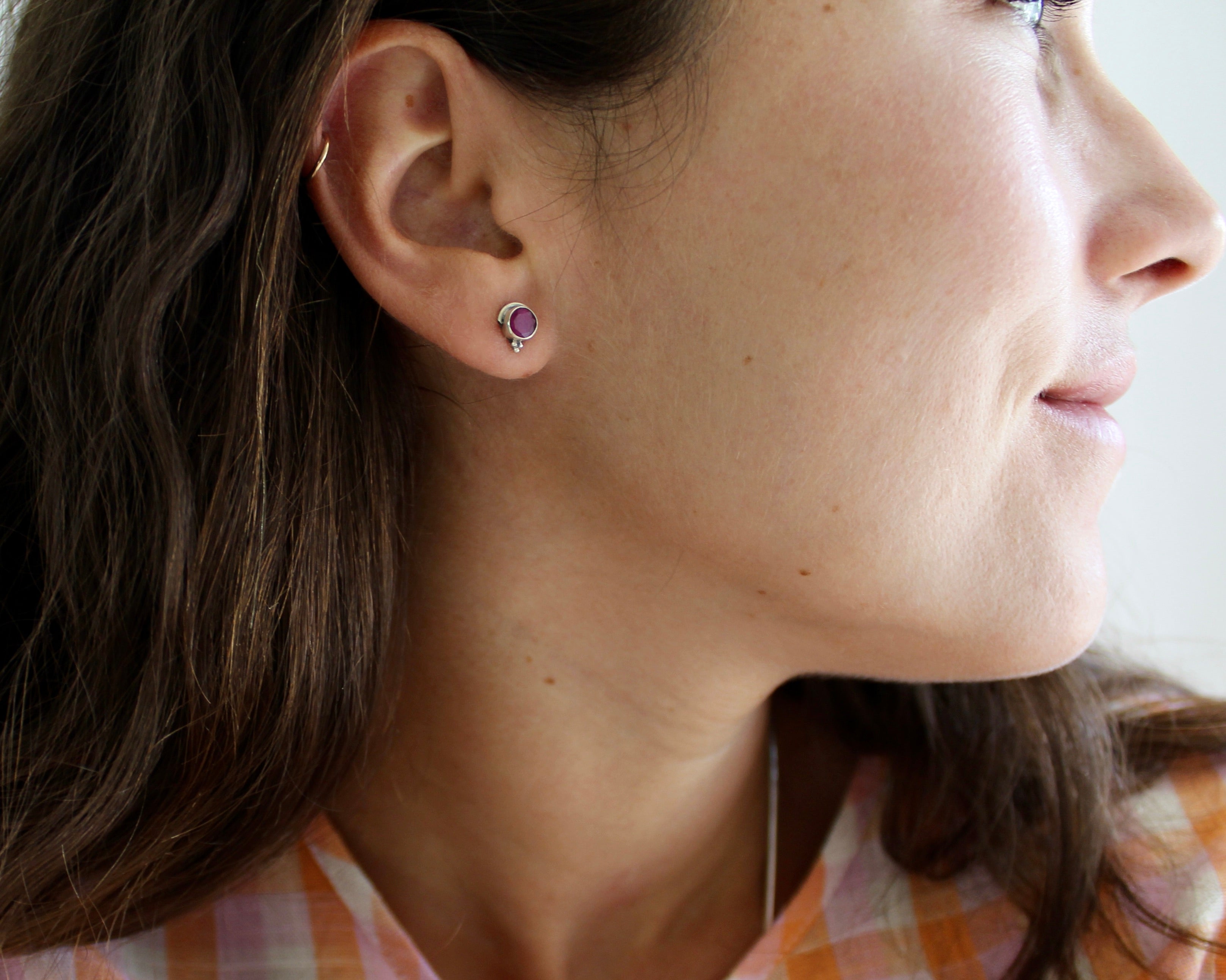 FINESSE, boucle d'oreille argent sterling & pierre semi-précieuse, RUBIS.