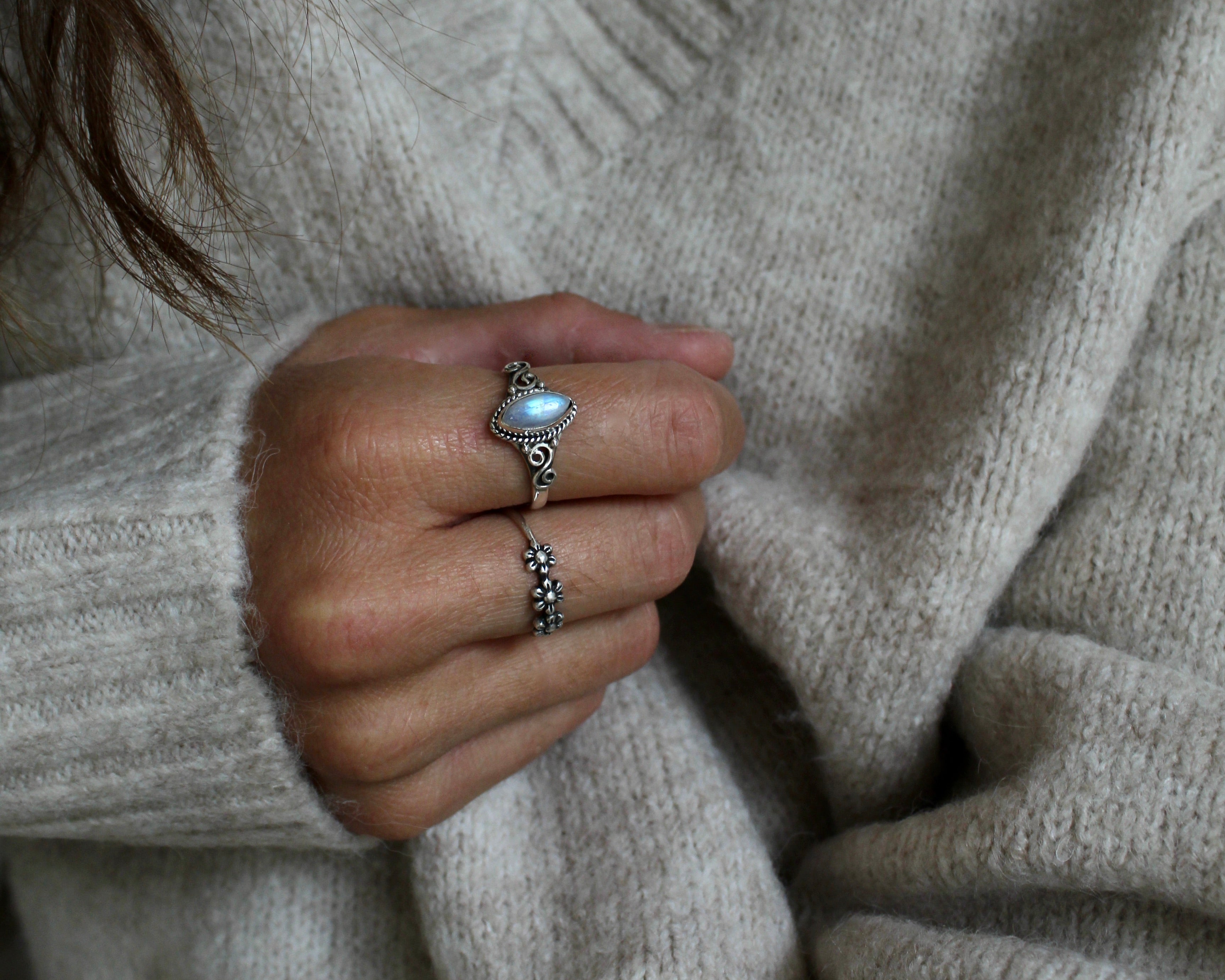 BARAH, bague argent sterling et pierre semi-précieuse, pierre de lune.