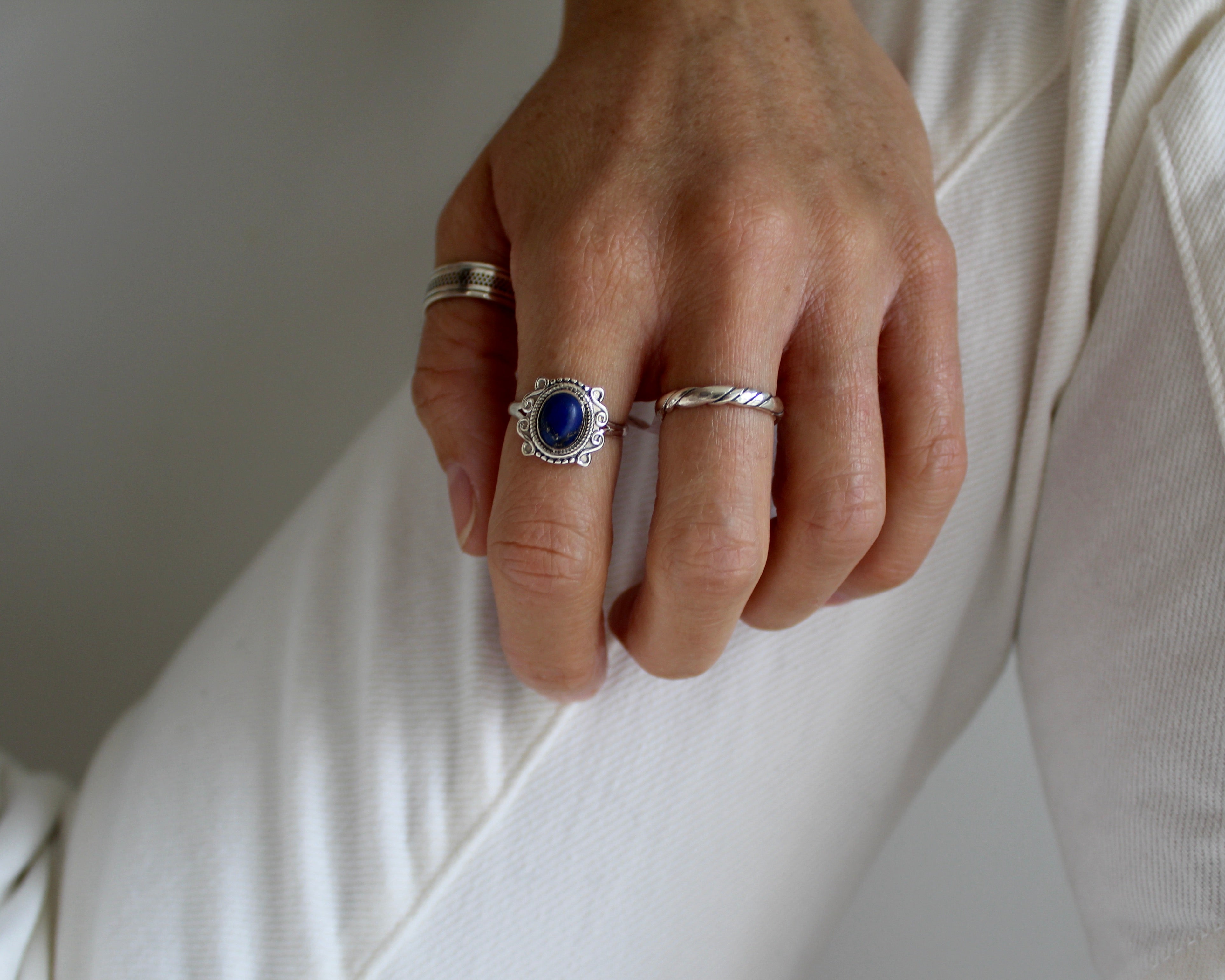 PATIENCE, bague argent sterling et pierre semi-précieuse, lapis-lazuli.