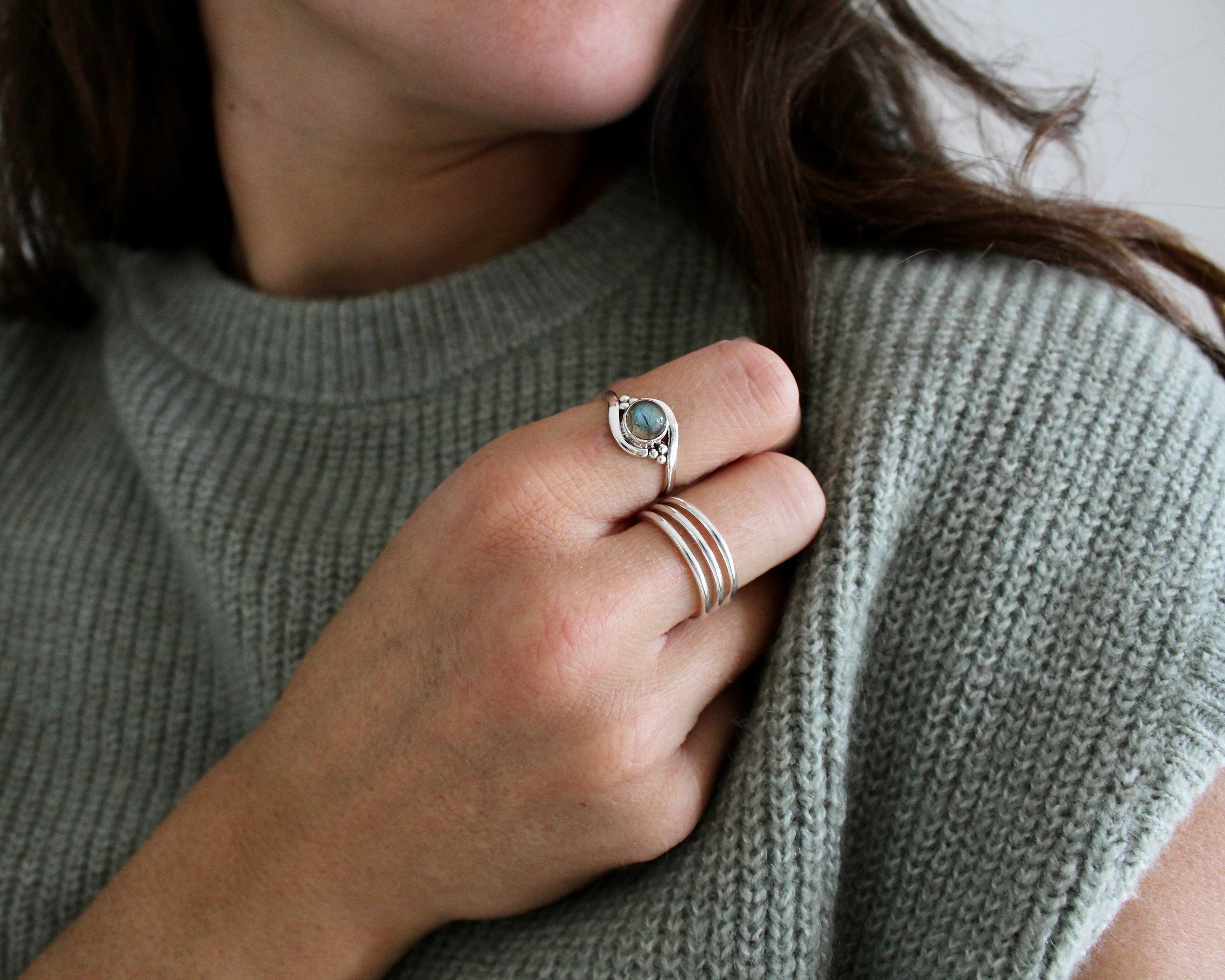 FINESSE, bague argent sterling et pierre semi-précieuse, labaradorite.