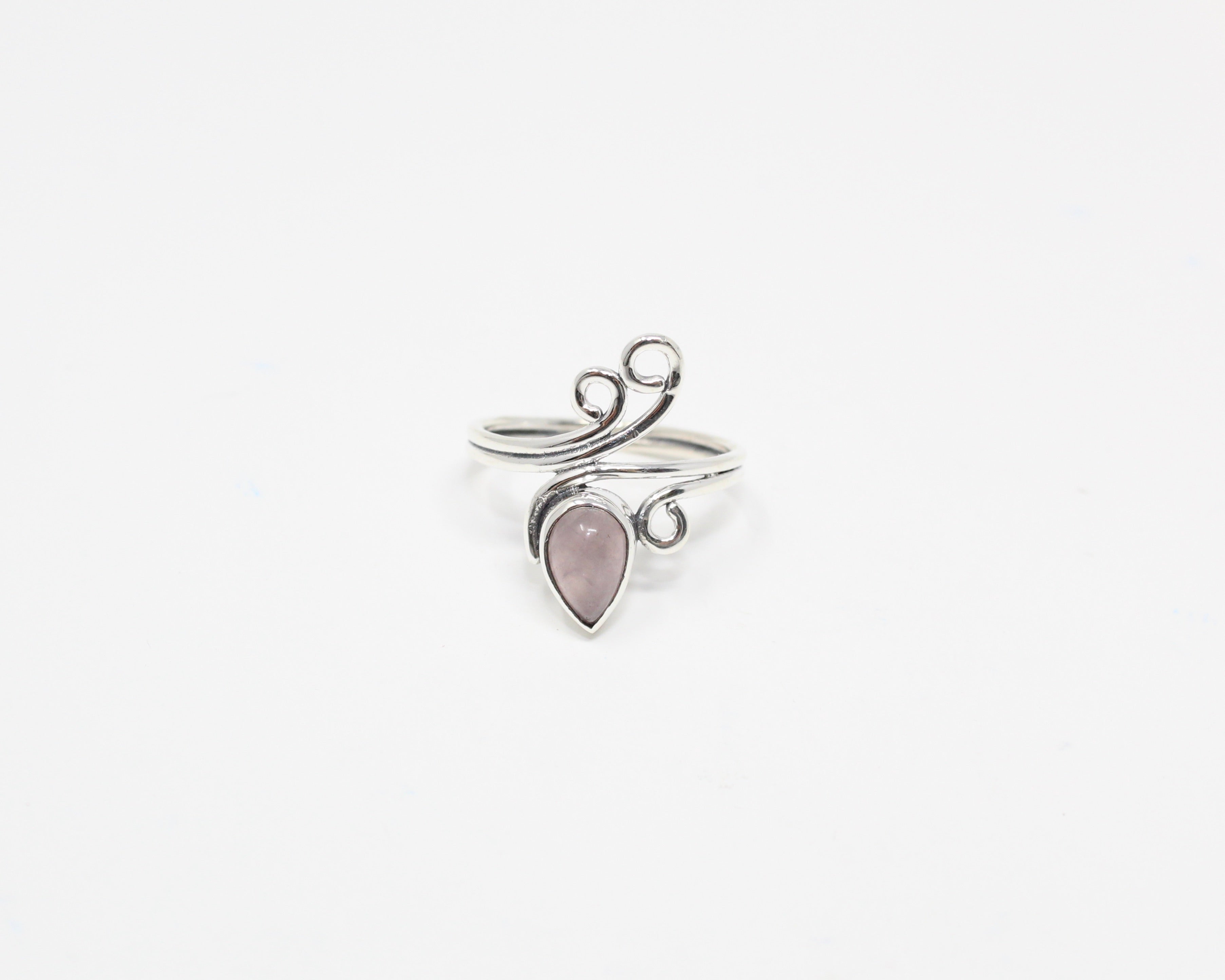 DÉLICATE, bague argent sterling et pierre semi-précieuse, quartz rose.