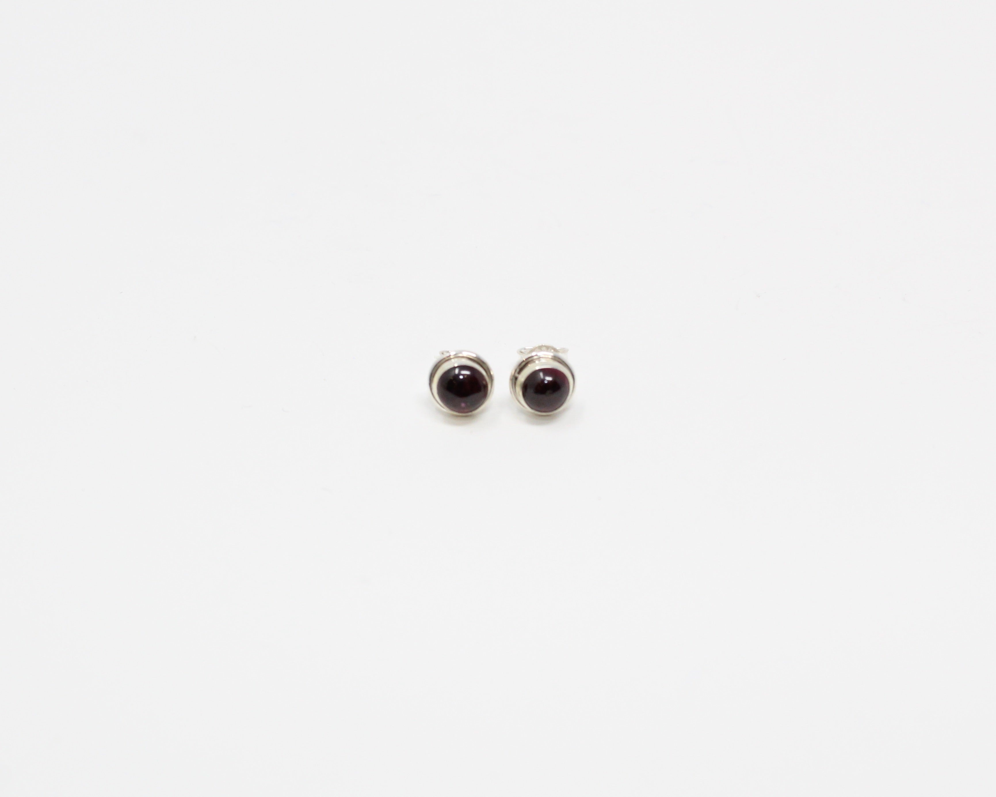 CHARME, boucle d'oreille, argent sterling et pierre semi-précieuse, grenat.