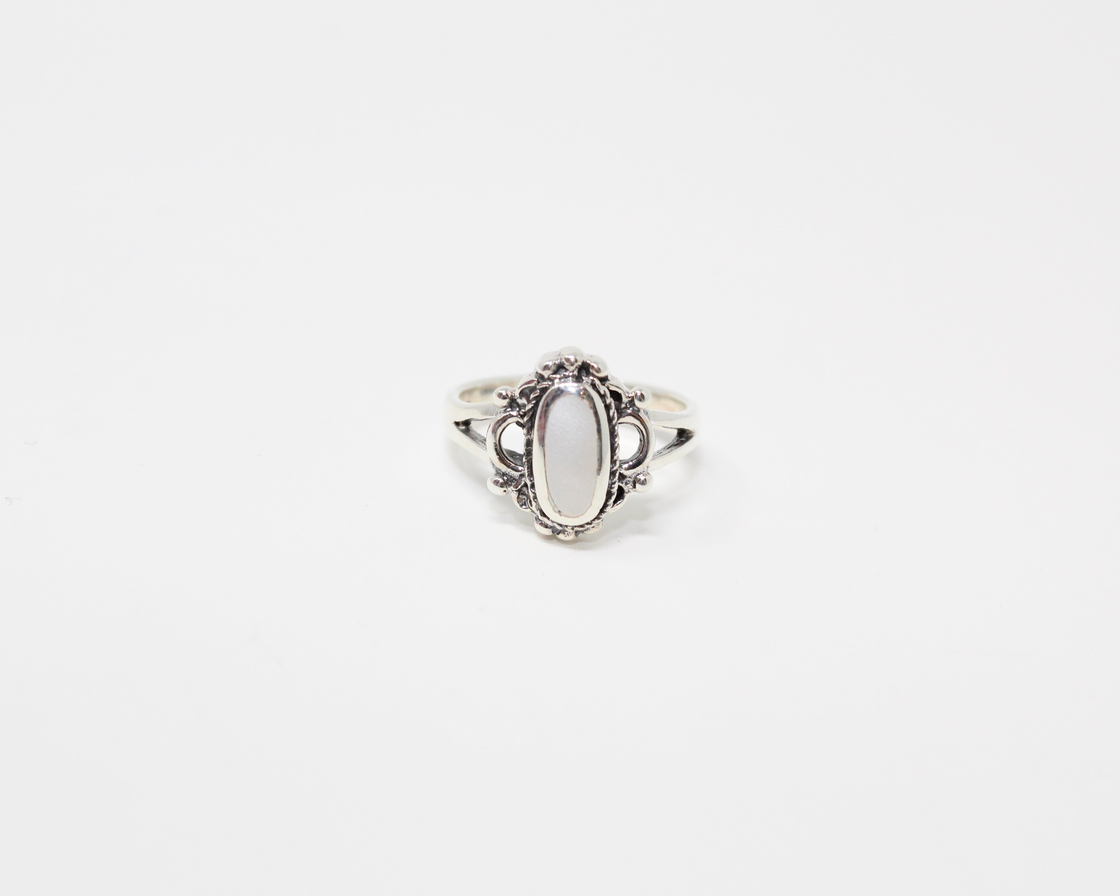 OASIS, bague argent sterling et nacre de perle.