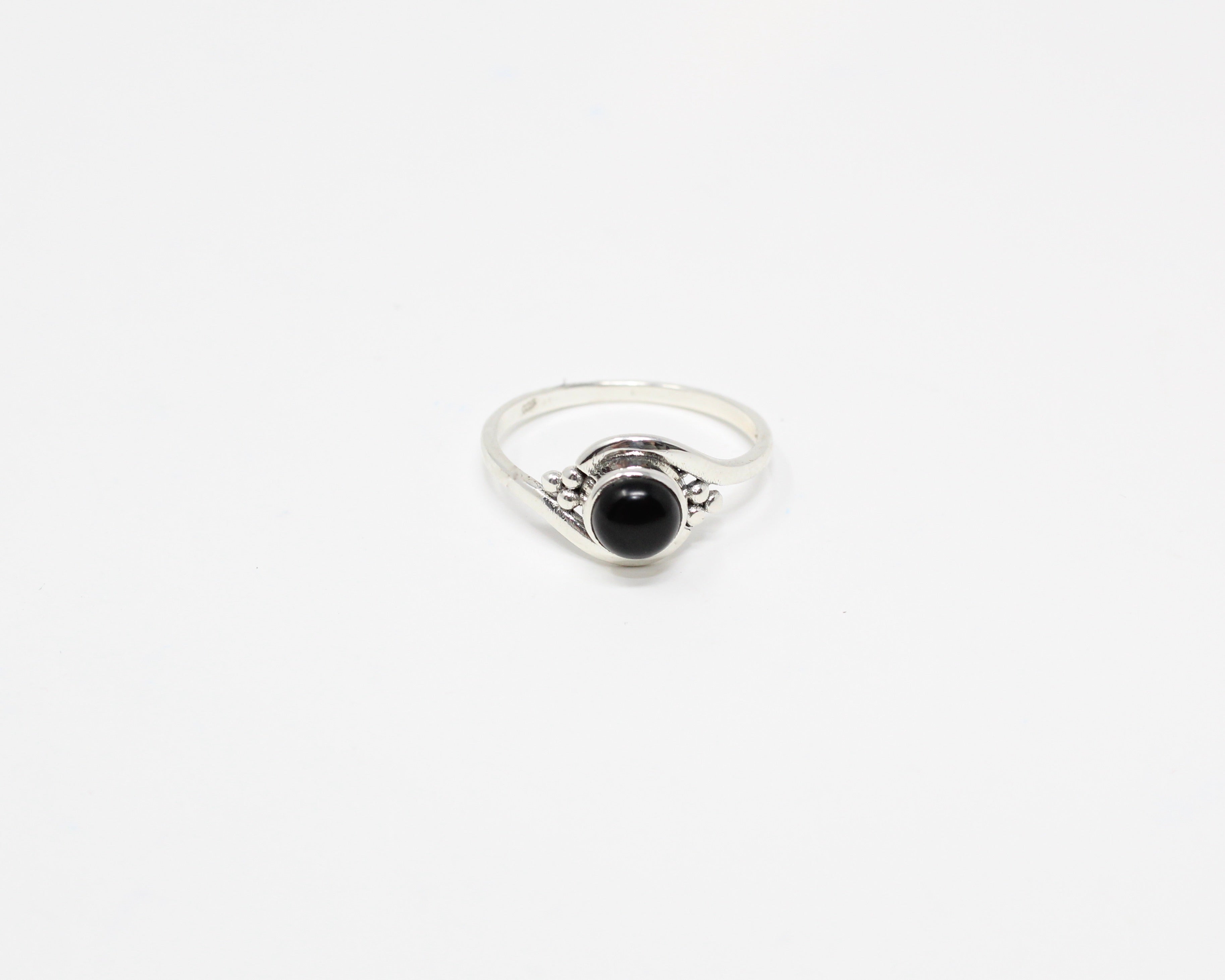 FINESSE, bague argent sterling et pierre semi-précieuse, onyx.