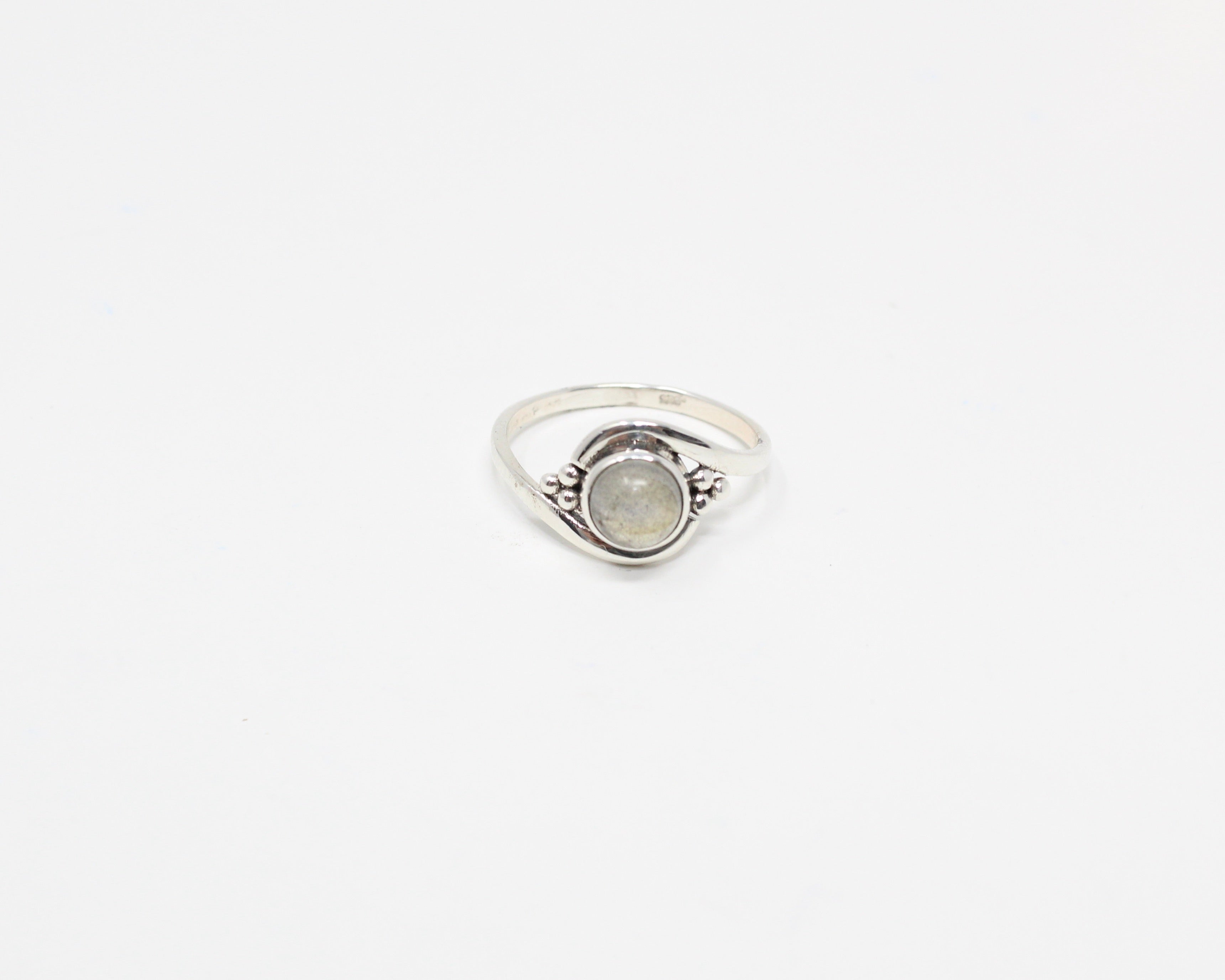FINESSE, bague argent sterling et pierre semi-précieuse, labradorite.