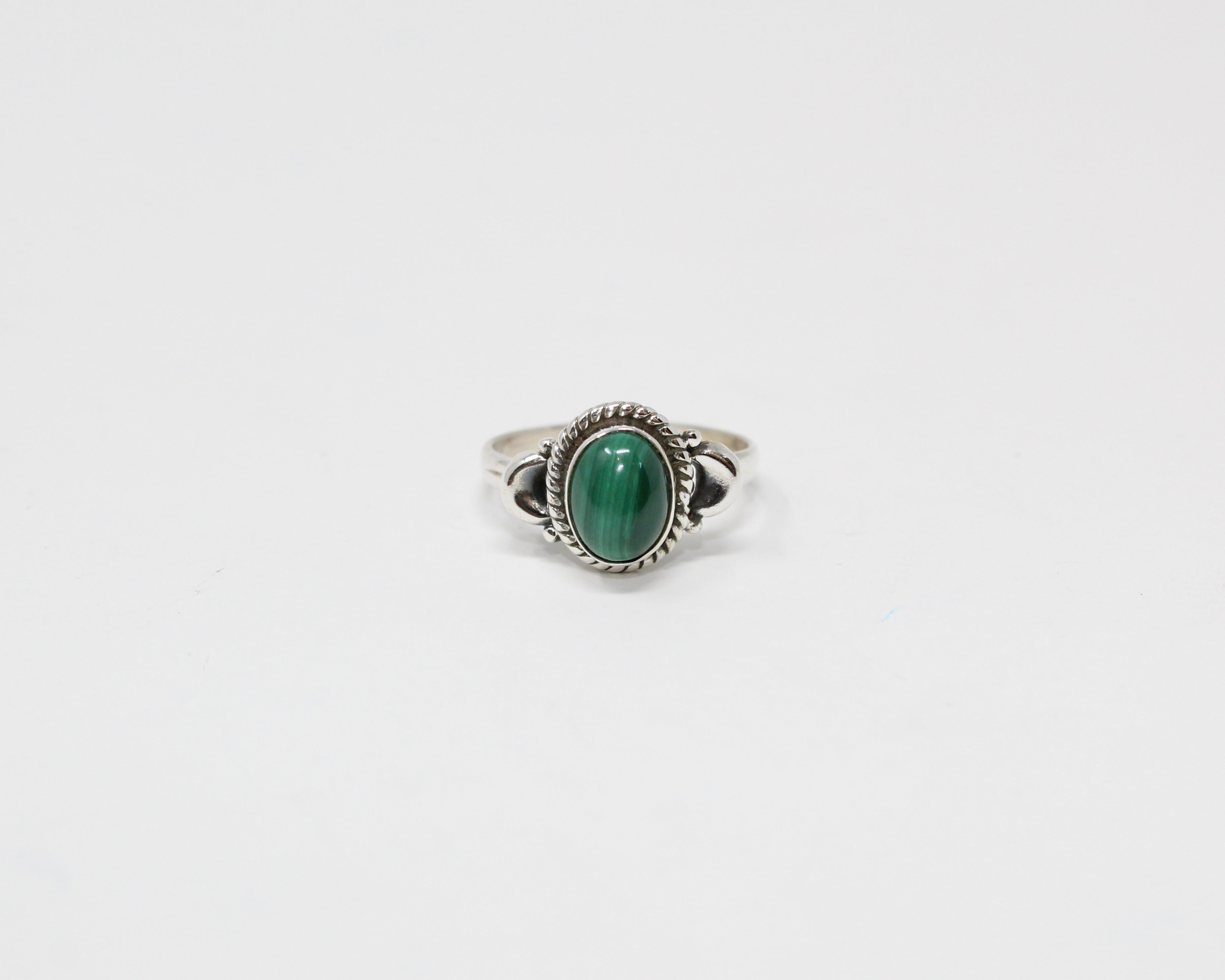 PROTECTION, bague argent et pierre semi-précieuse, malachite.