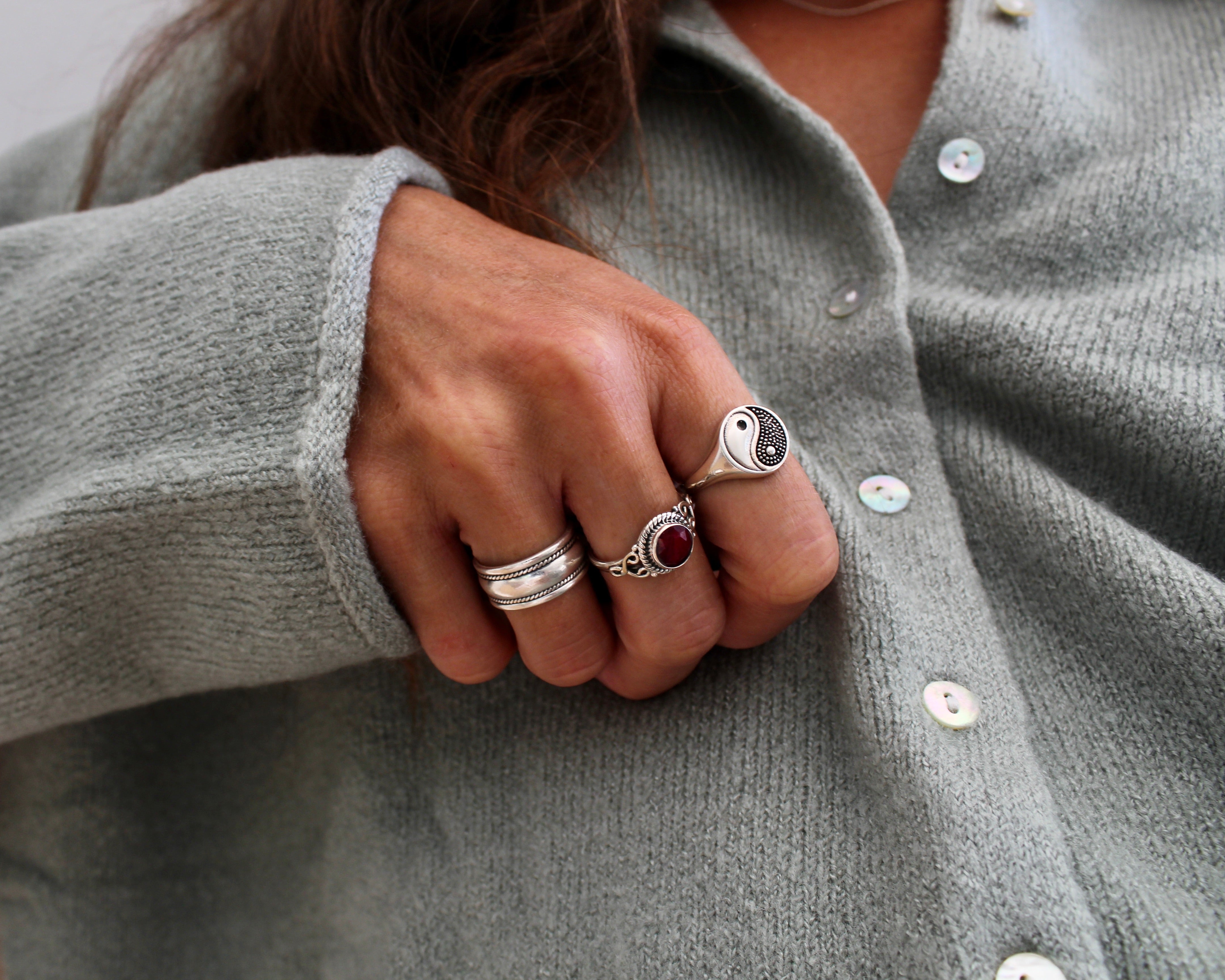 INTUITION, bague argent et pierre semi-précieuse, rubis.