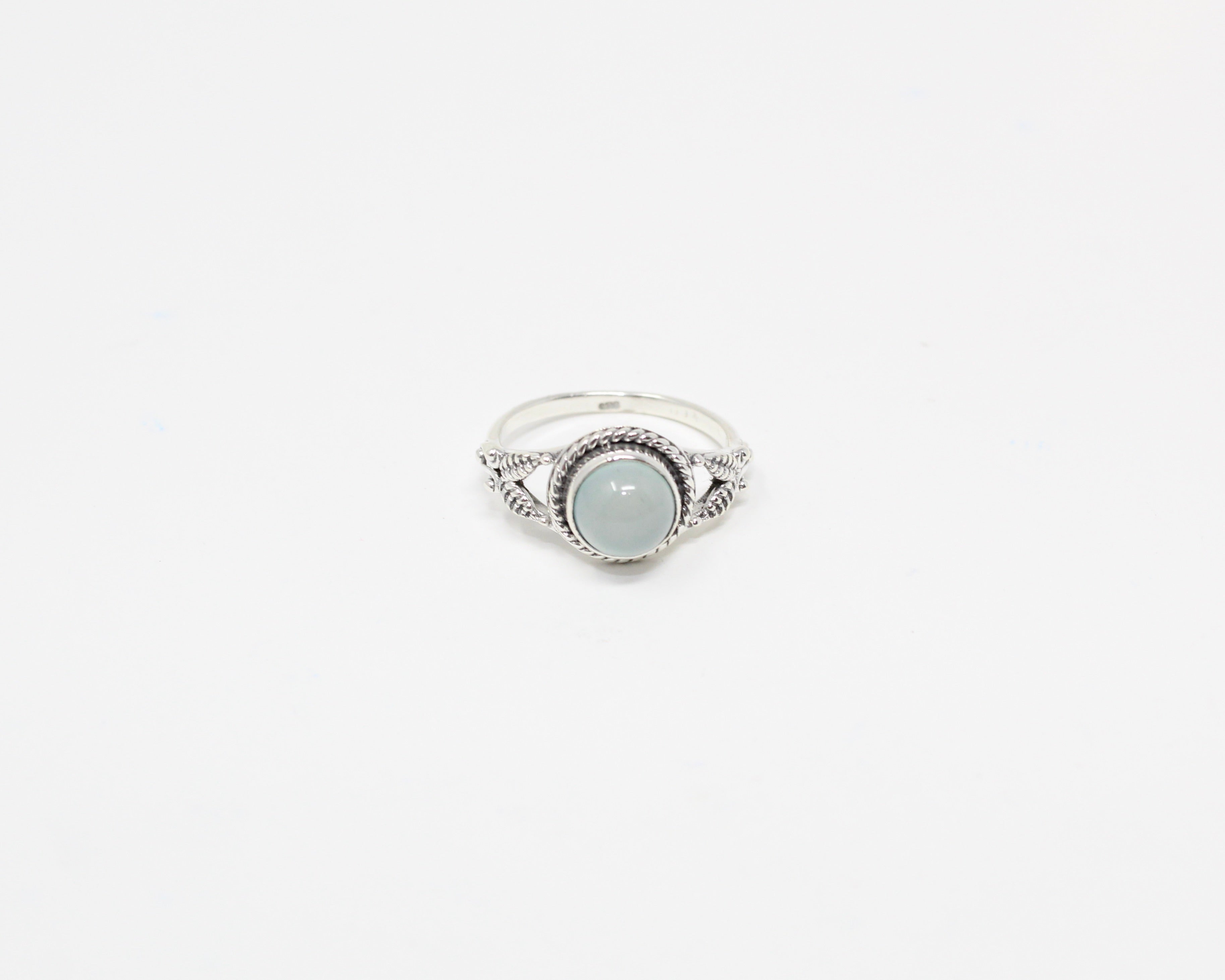 BELLE, bague argent et pierre semi-précieuse, calcédoine.
