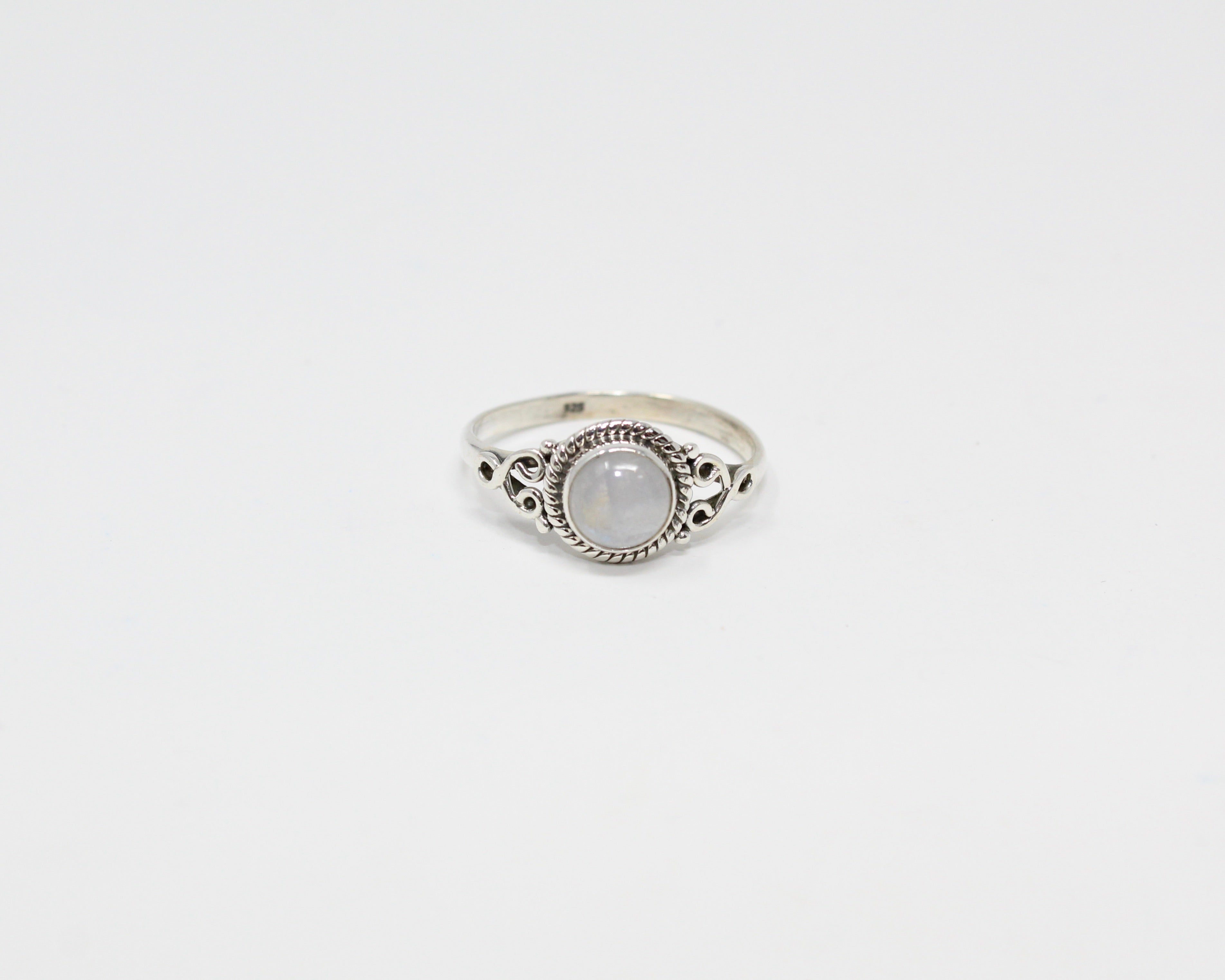 INTUITION, bague argent et pierre semi-précieuse, pierre de lune.
