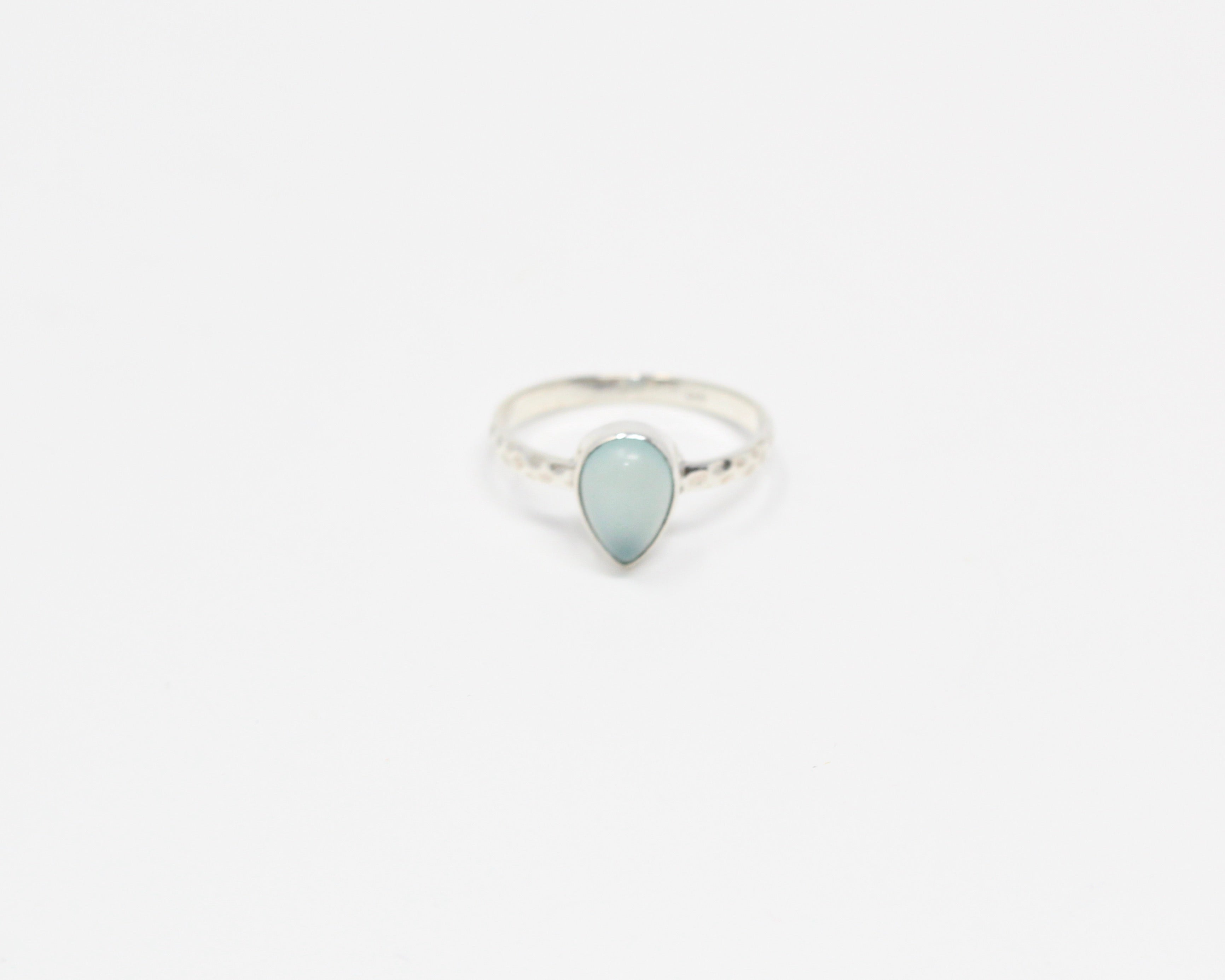 RADIEUSE, bague argent sterling, calcédoine bleu.