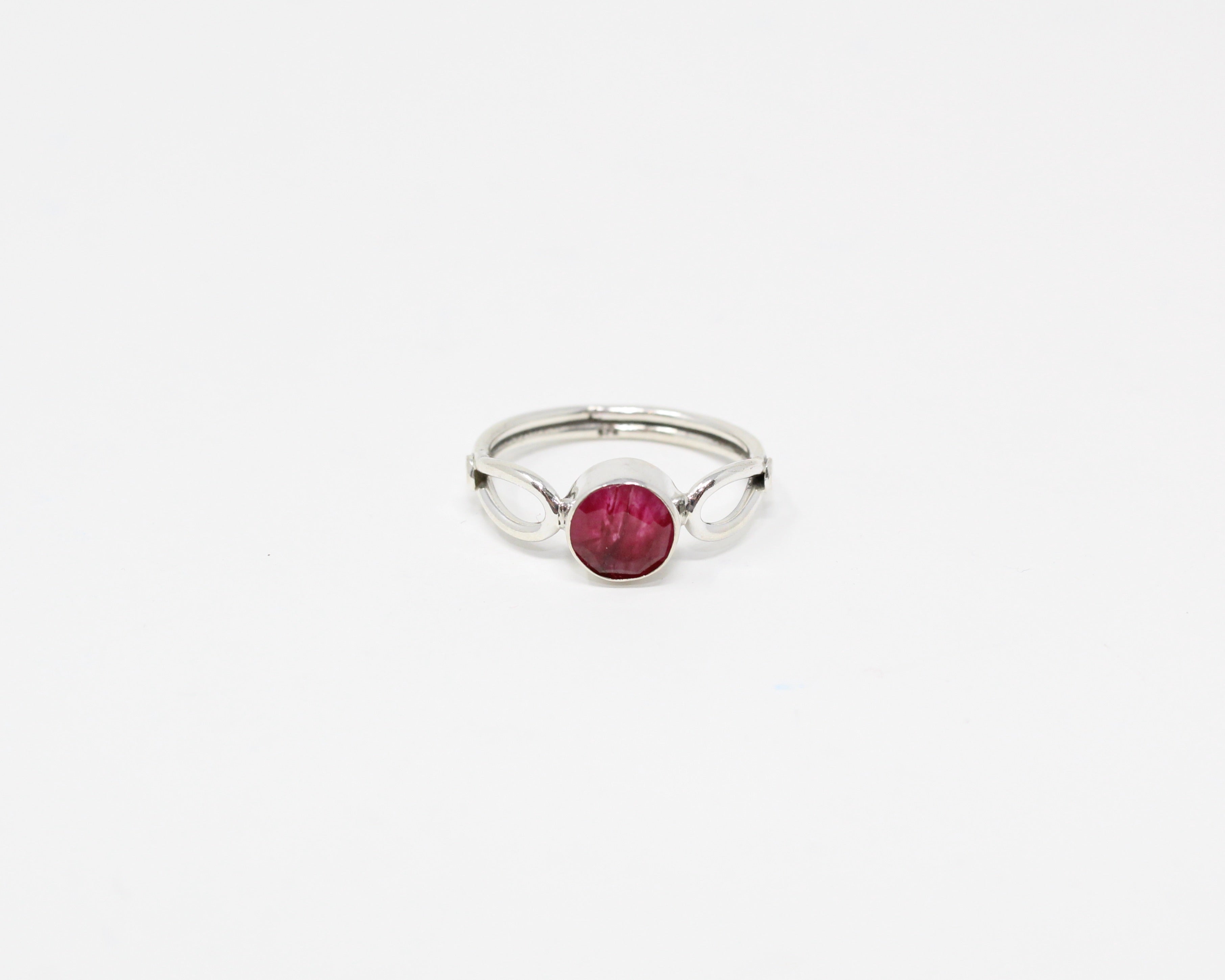 AMITIÉ, bague argent sterling et pierre semi-précieuse, rubis.