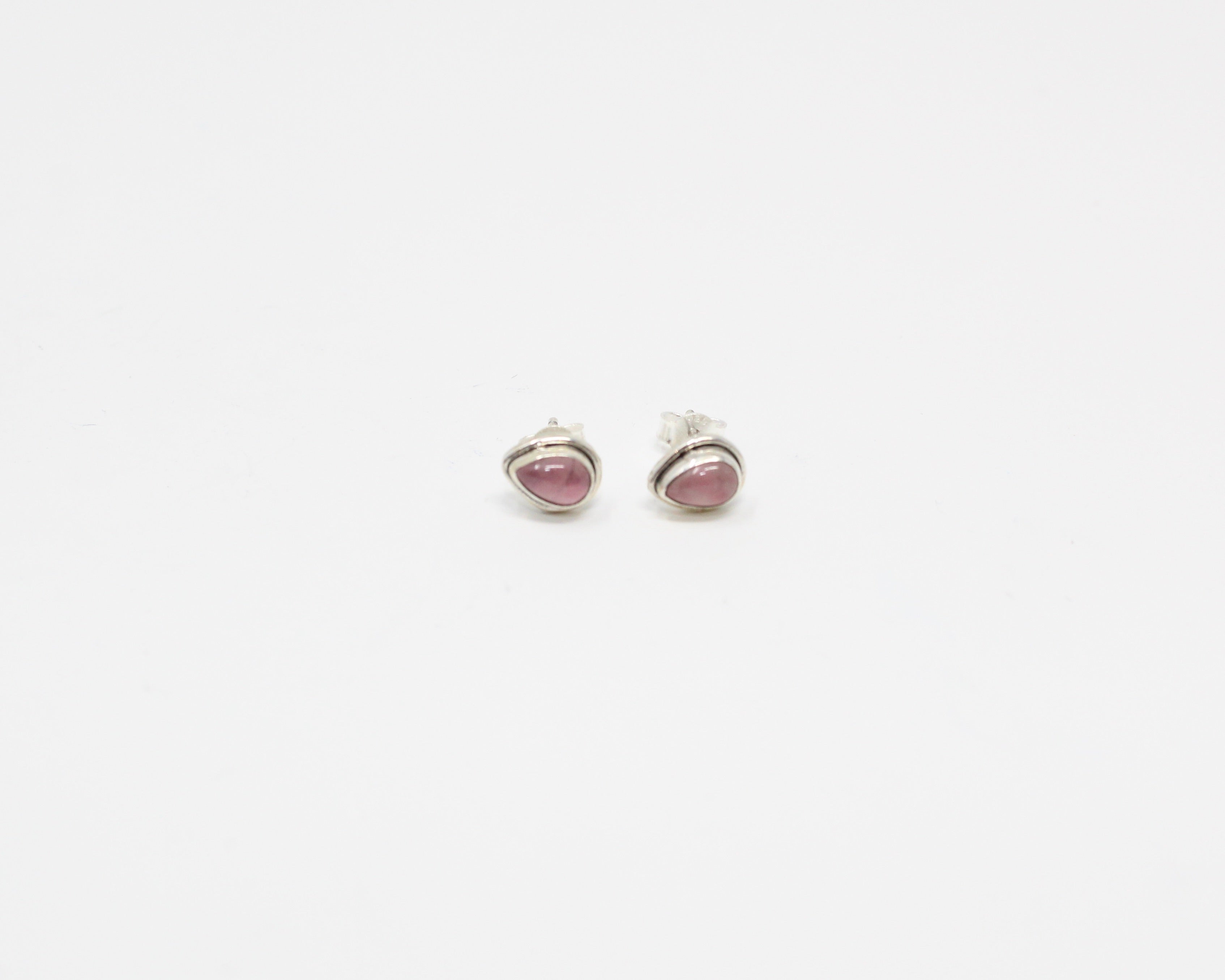 SIMPLICITÉ, boucle d'oreille, argent sterling et pierre semi-précieuse, quartz rose.