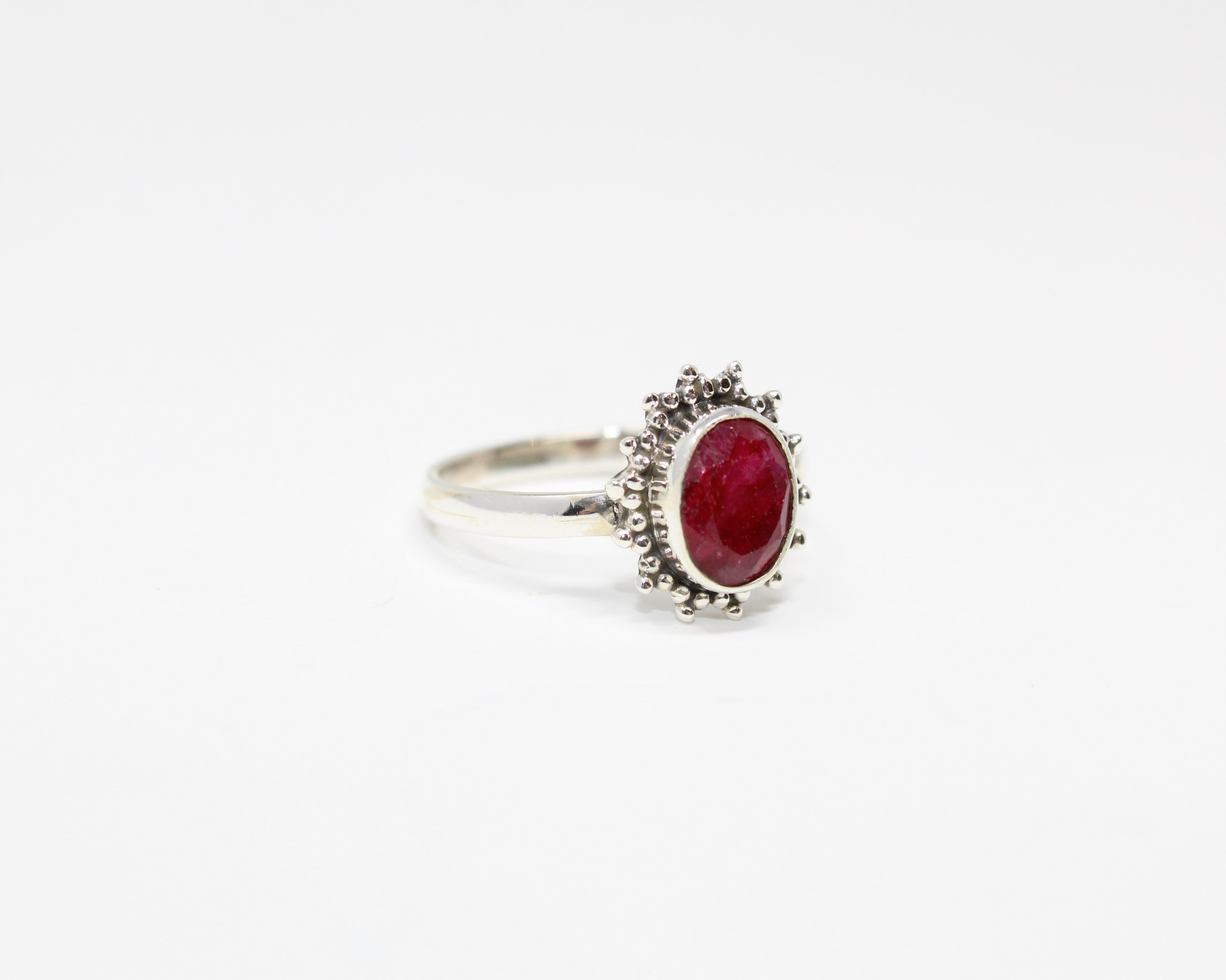 SOLAIRE, bague argent sterling et pierre semi-précieuse, rubis.