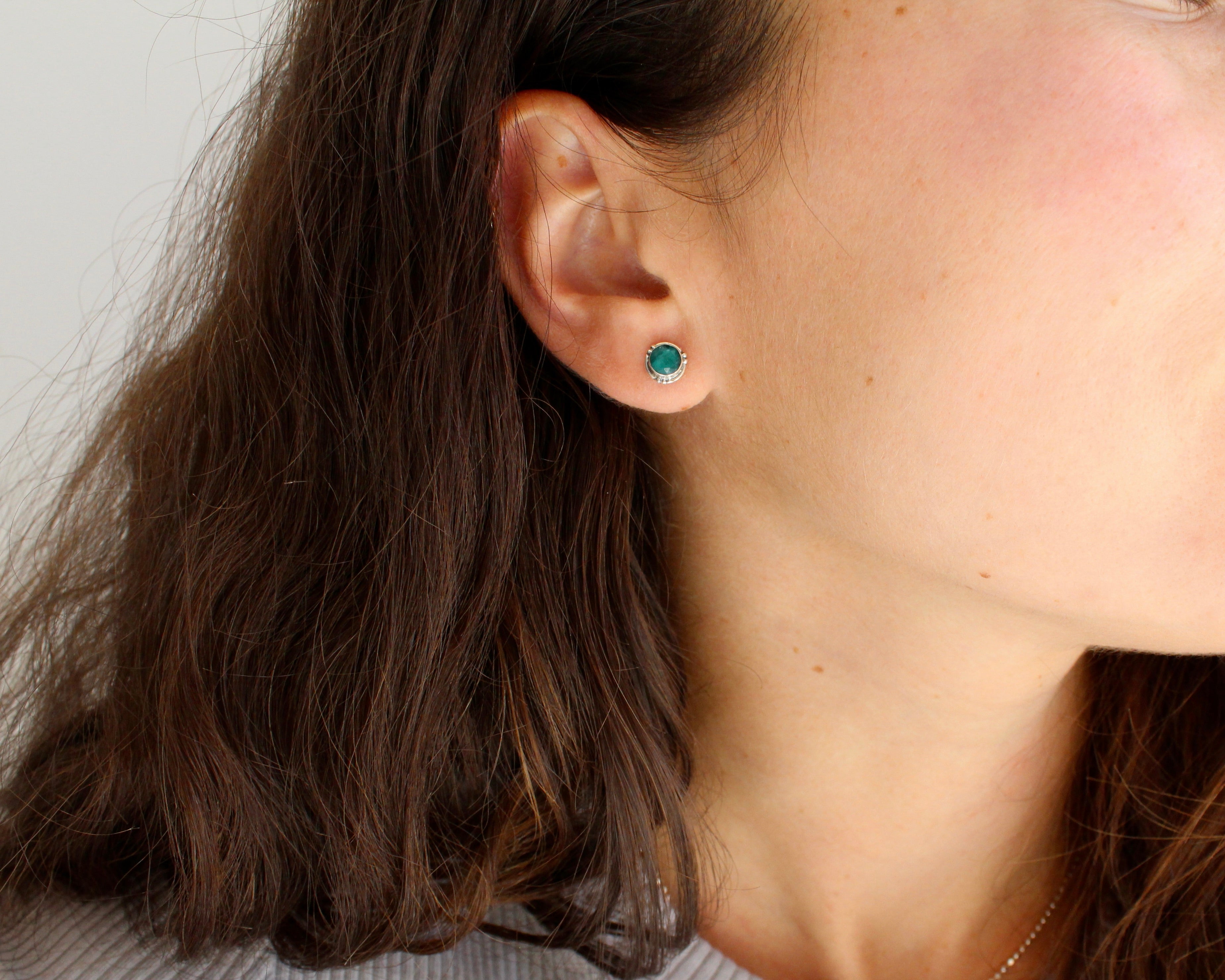 GRACE, boucles d'oreilles, argent sterling et pierre semi-précieuse, émeraude.