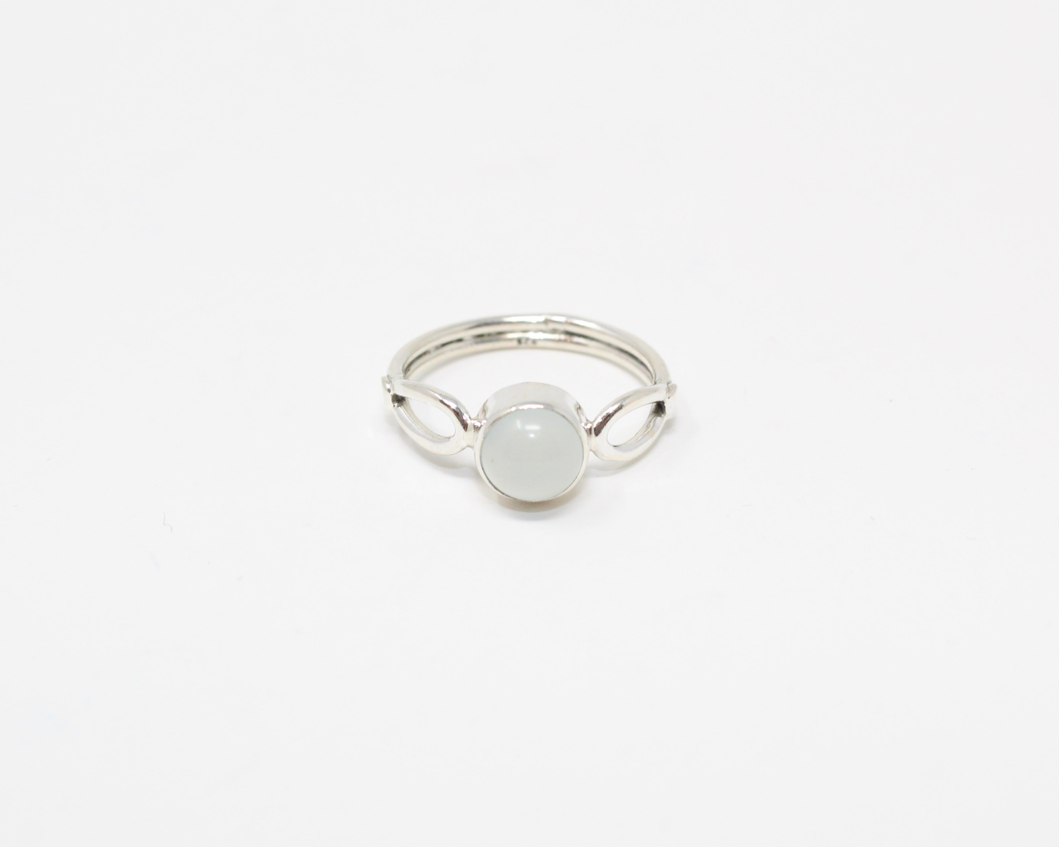 AMITIÉ, bague argent sterling et pierre semi-précieuse, calcédoine bleue.