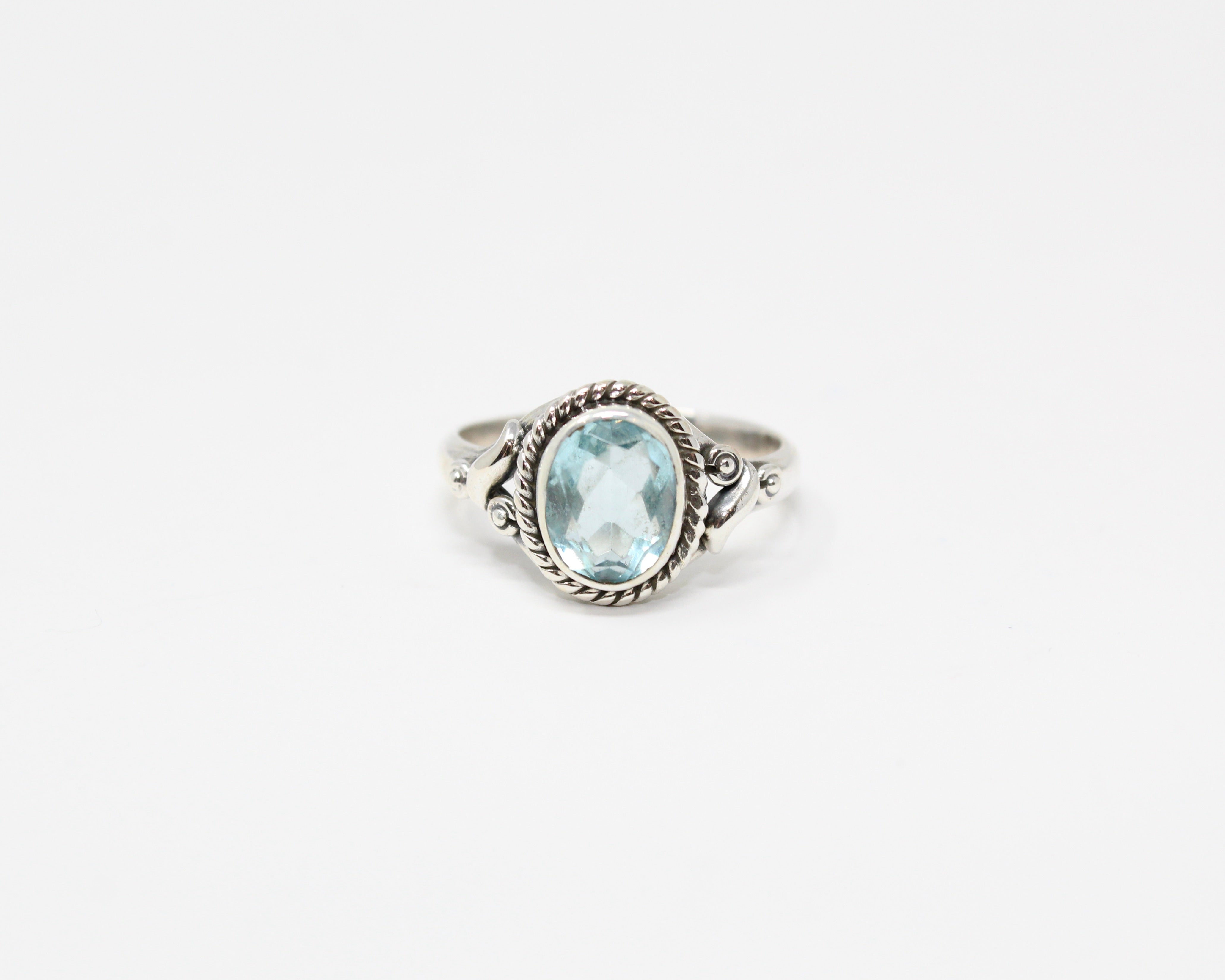 Grace, bague argent sterling et pierre semi-précieuse, aigue-marine.