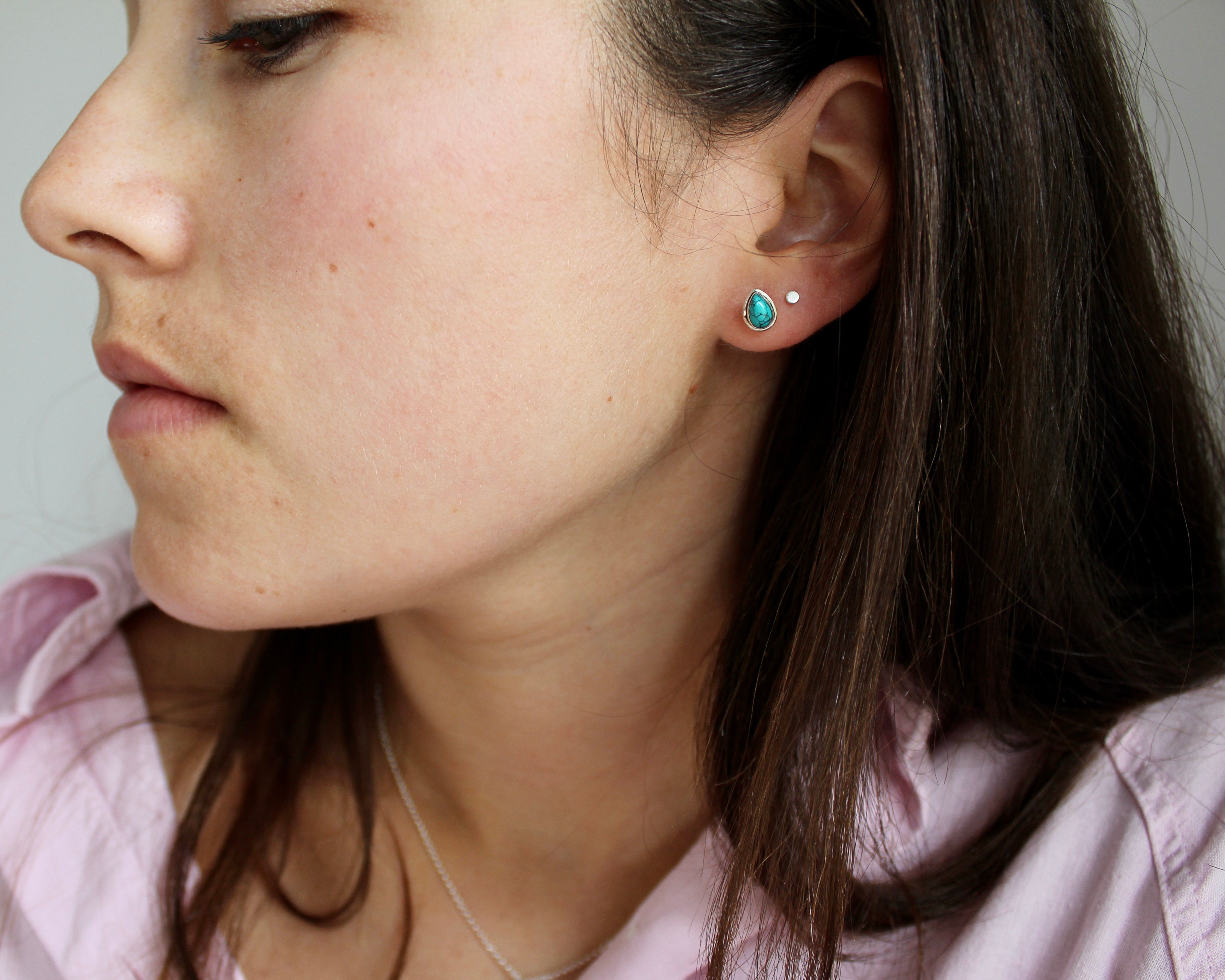 SIMPLICITÉ, boucle d'oreille, argent sterling et pierre semi-précieuse, turquoise.