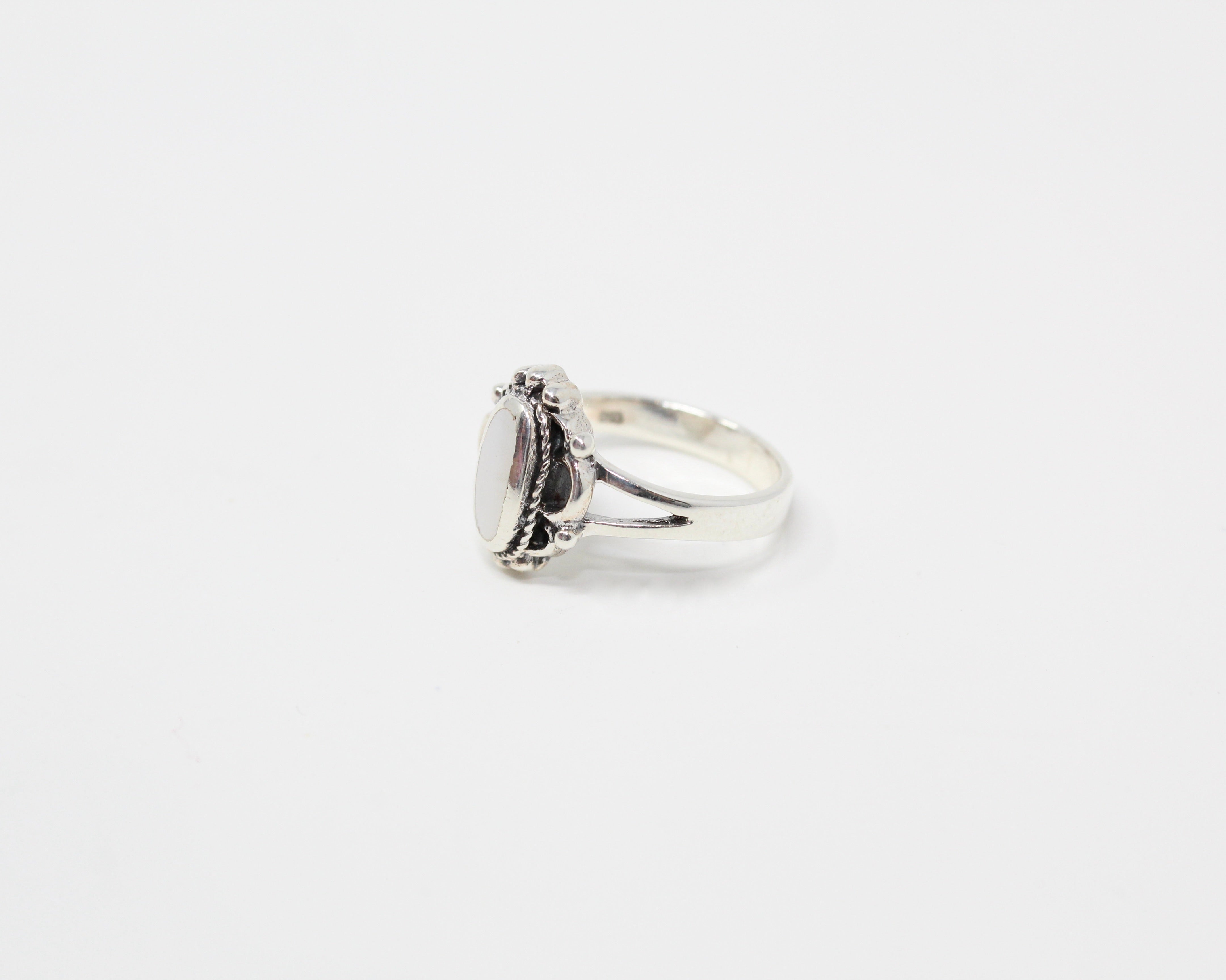 OASIS, bague argent sterling et nacre de perle.