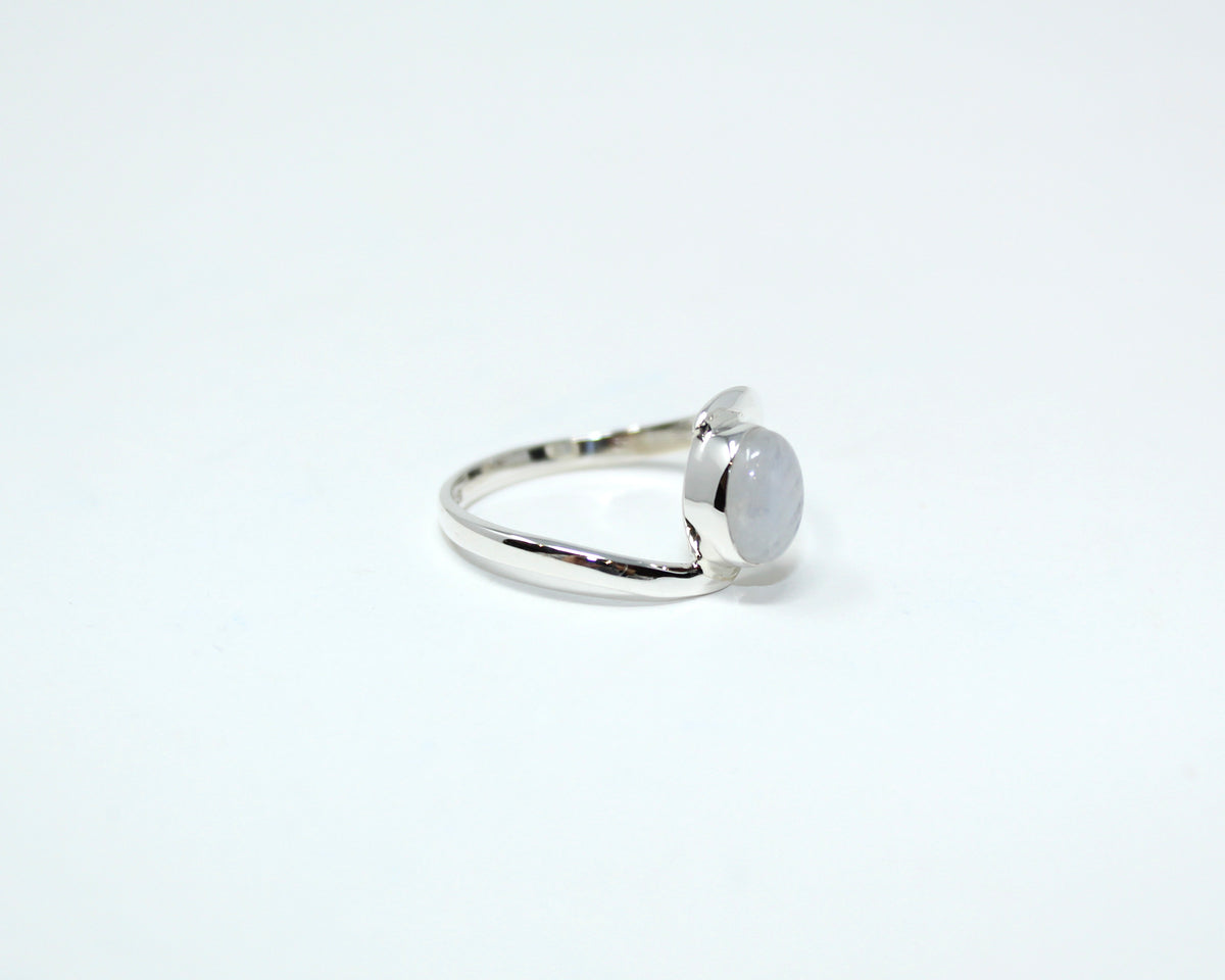 ÉLÉGANCE, bague argent sterling et pierre semi-précieuse, pierre de lune.