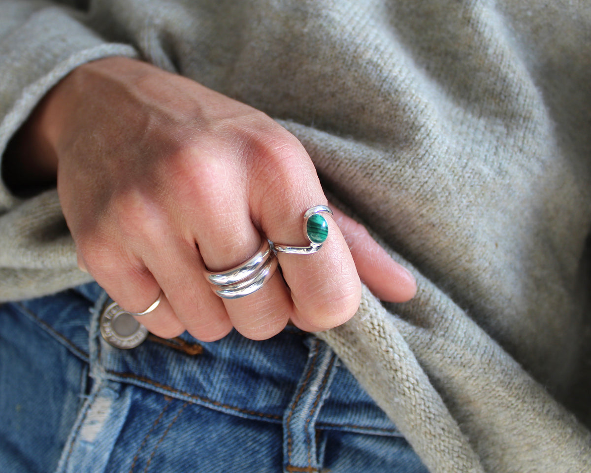ÉLÉGANCE, bague argent sterling et pierre semi-précieuse, malachite.