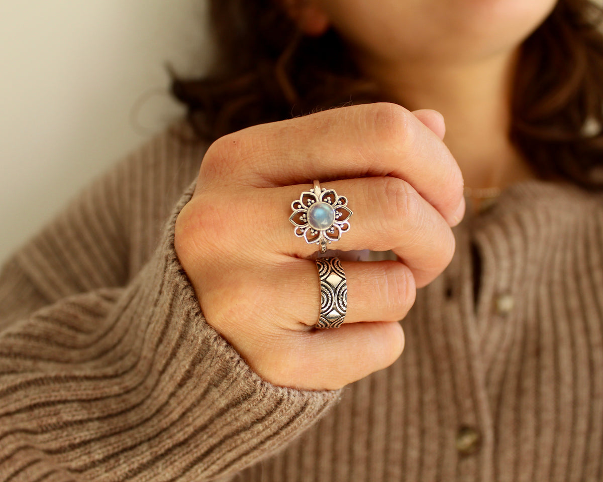 LOTUS, bague argent sterling et pierre semi-précieuse, pierre de lune.