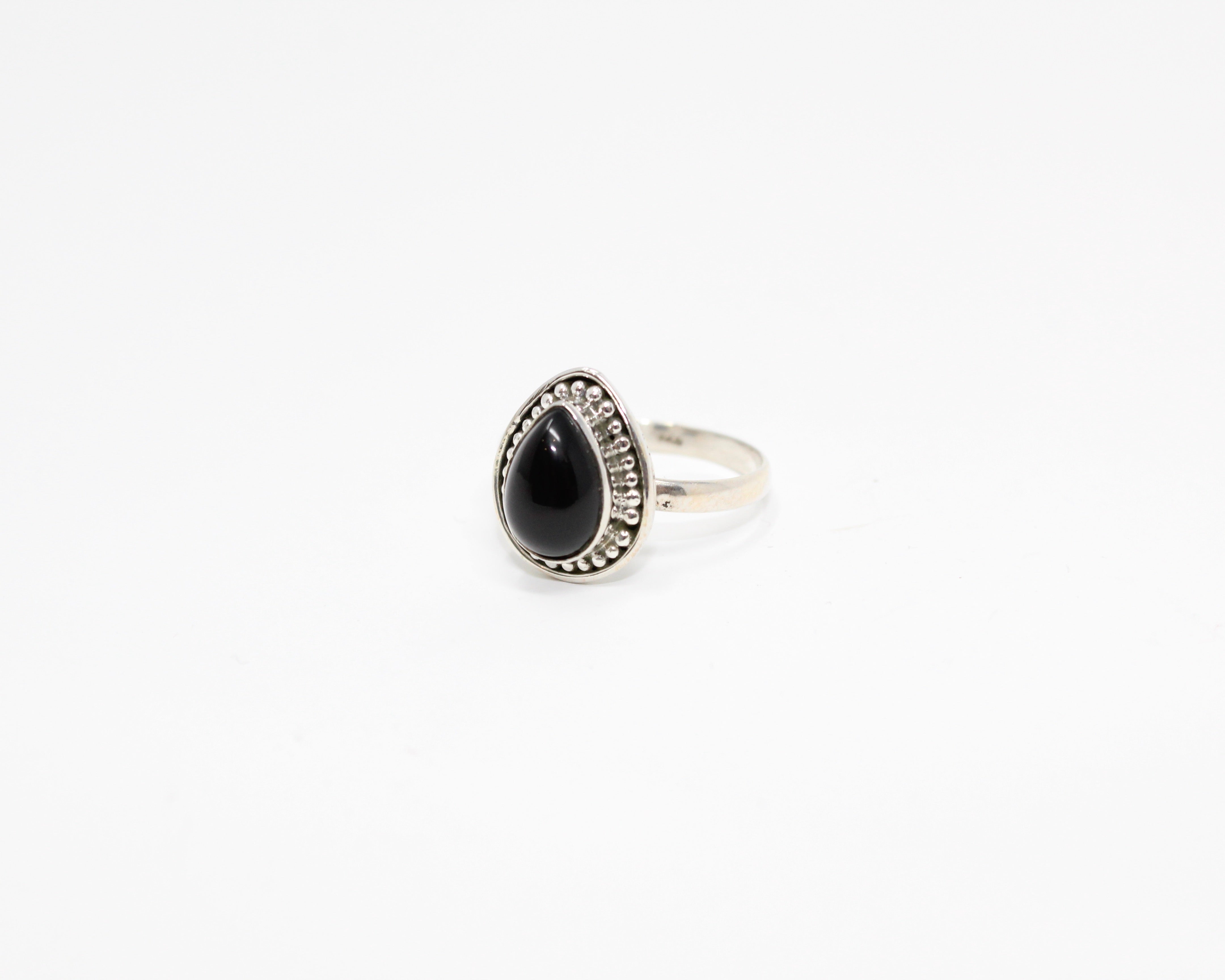 ÉLÉGANCE, bague argent sterling et pierre semi-précieuse, ONYX.