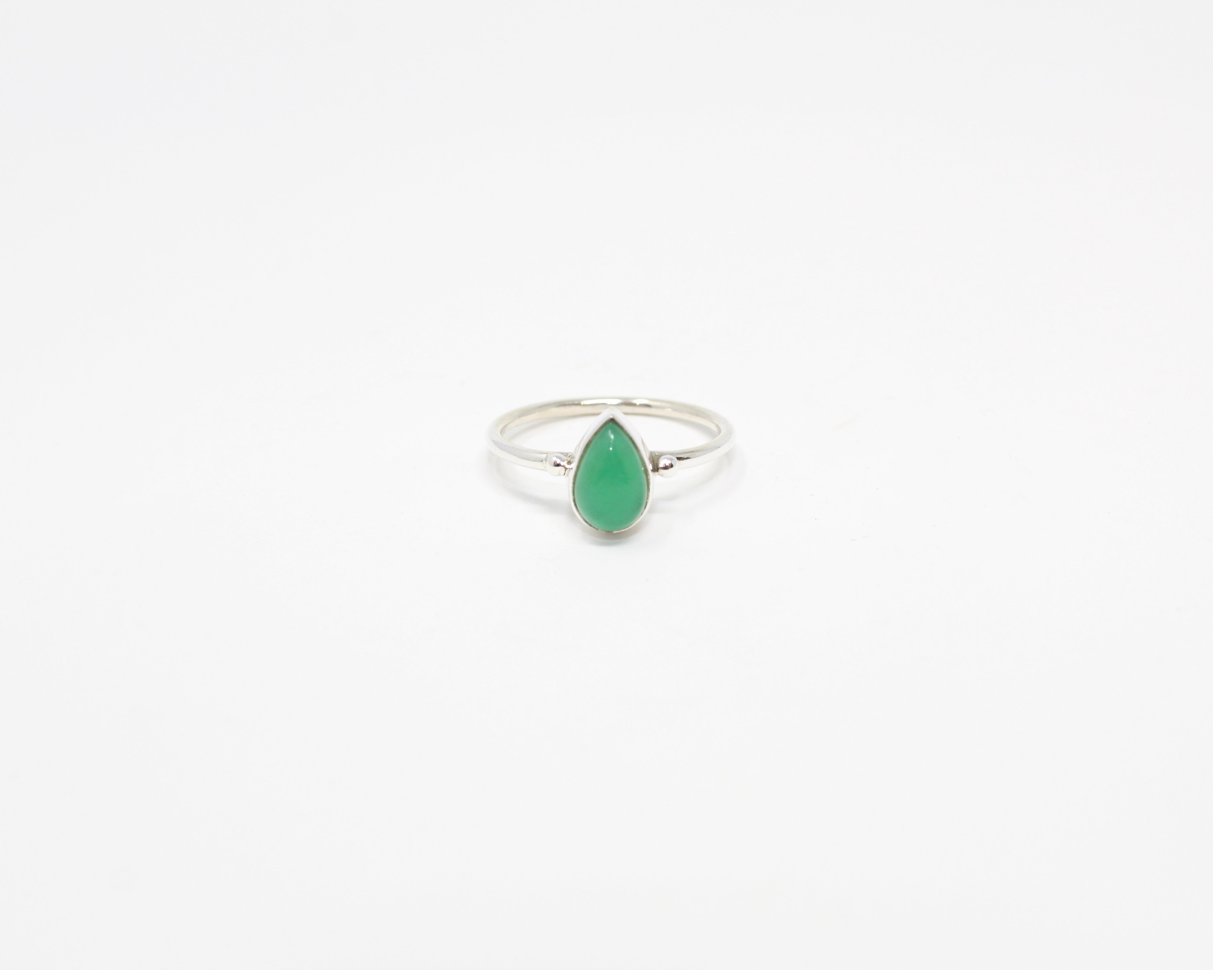 SIMPLICITÉ, bague argent sterling et pierre semi-précieuse, ONYX VERTE.