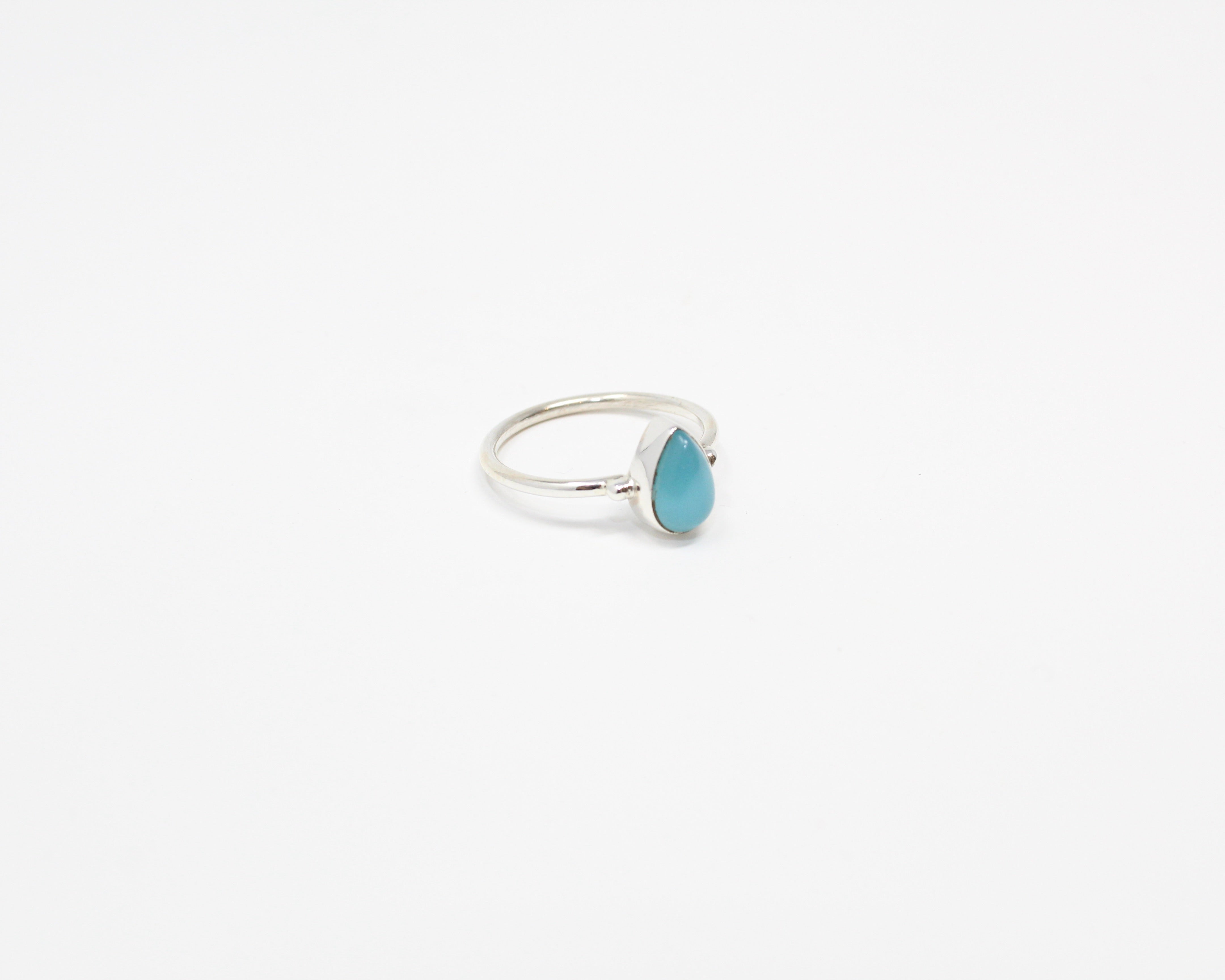 SIMPLICITÉ, bague argent sterling et pierre semi-précieuse, CALCÉDOINE BLEUE.