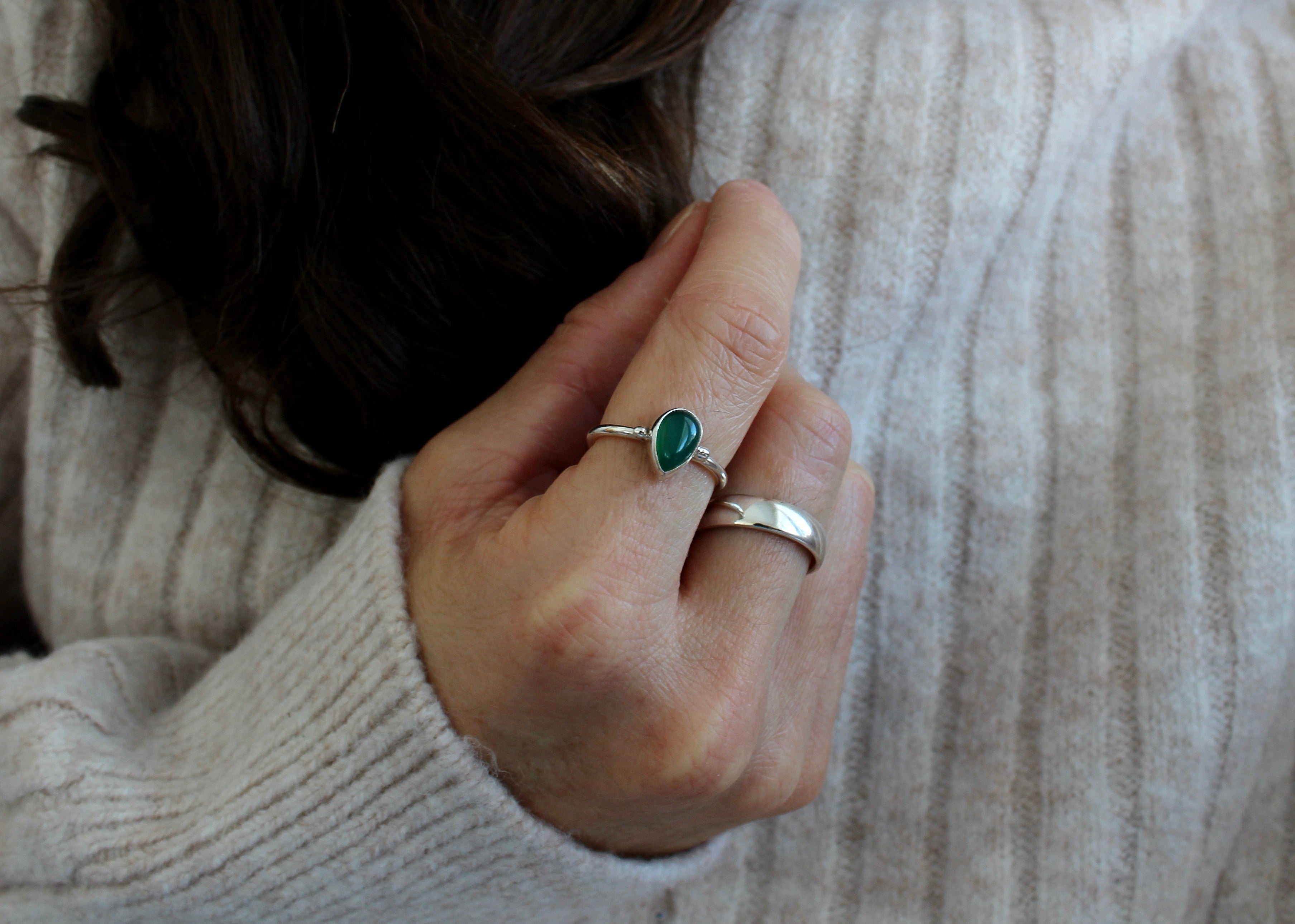 SIMPLICITÉ, bague argent sterling et pierre semi-précieuse, ONYX VERTE.