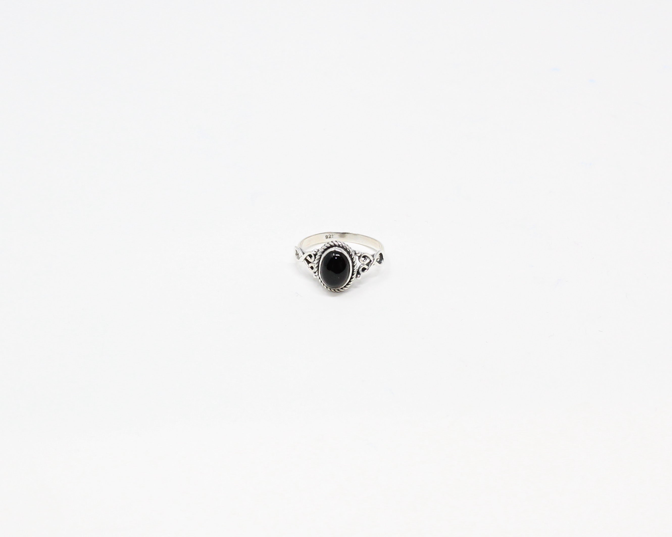 ÉTERNITÉ, bague argent sterling, pierre semi-précieuse, onyx.