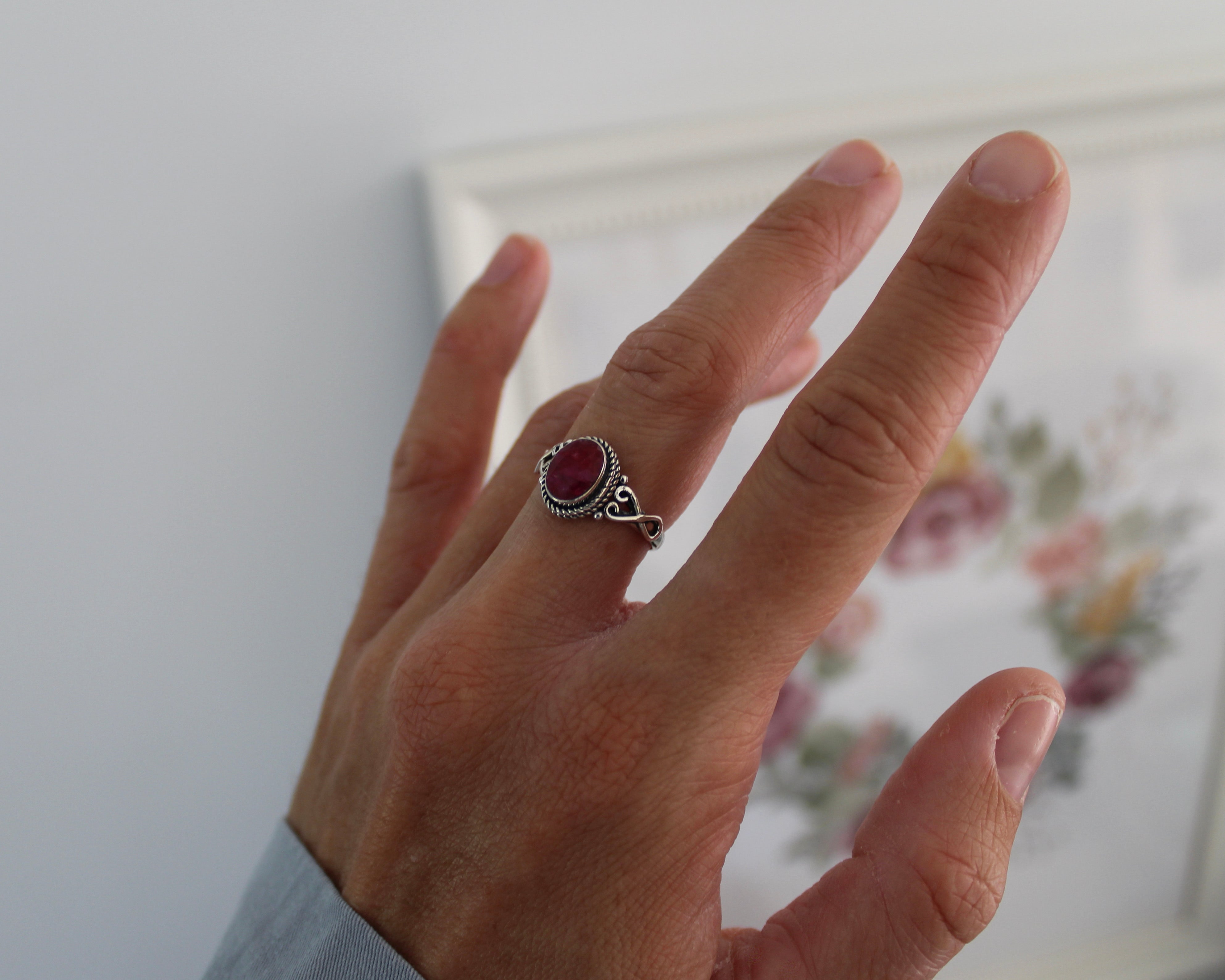 ÉTERNITÉ, bague argent sterling, pierre semi-précieuse, rubis.