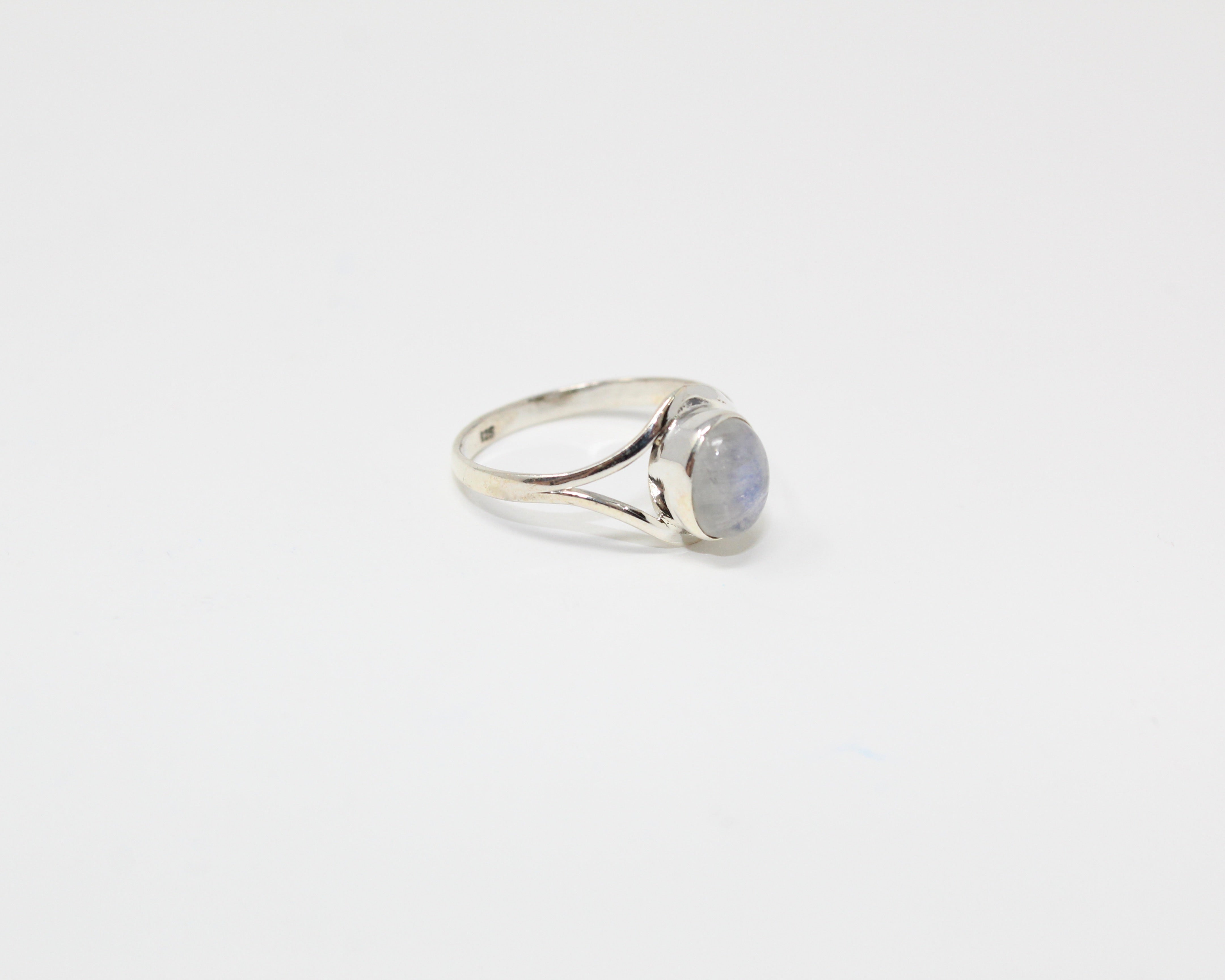 JOIE, bague argent et pierre semi-précieuse, pierre de lune.