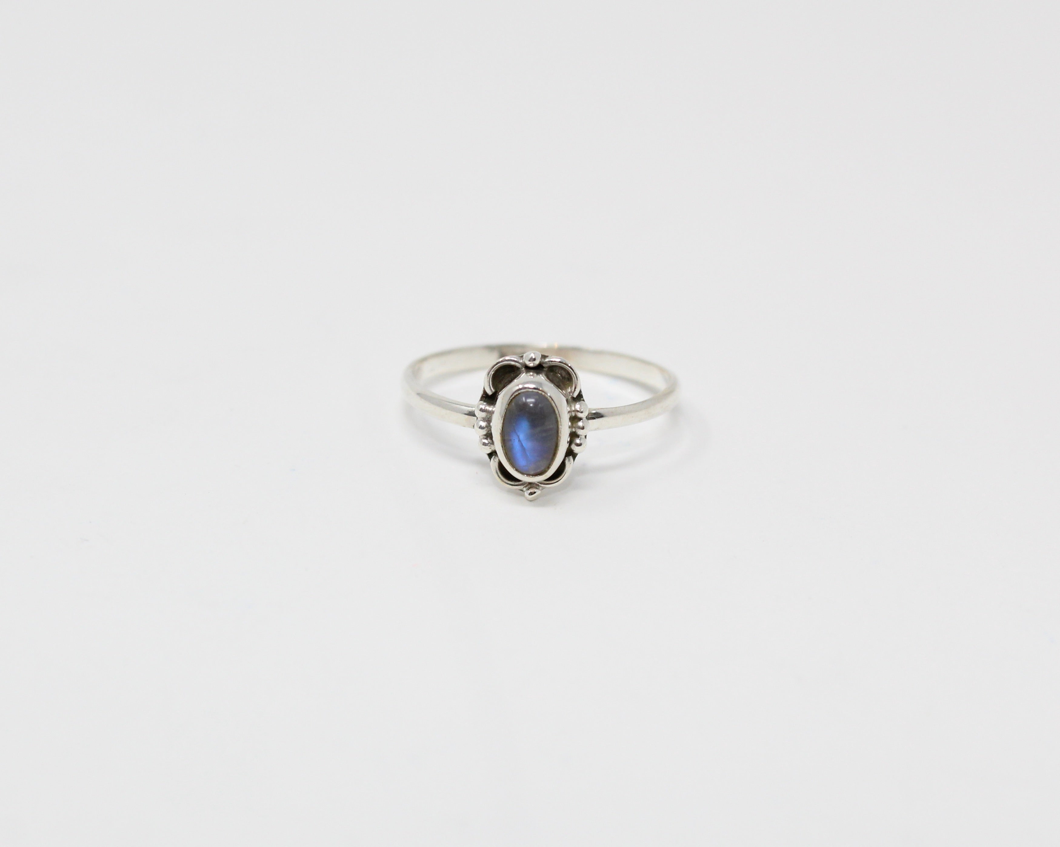 ÉQUILIBRE, bague argent et pierre semi-précieuse, labradorite.